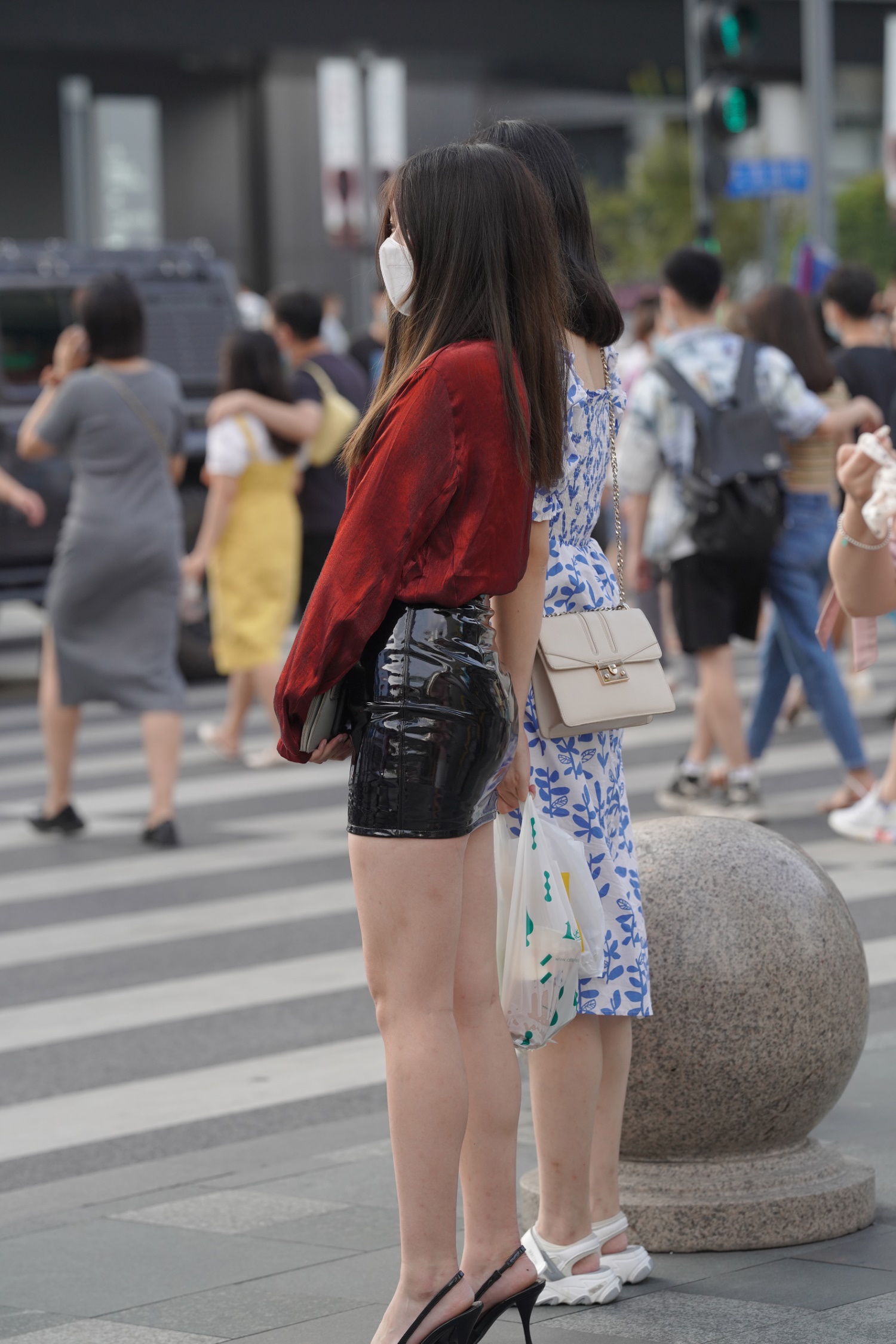 精选街拍作品 NO.2292 红衣黑色皮裙小姐姐[462P/720MB]插图2