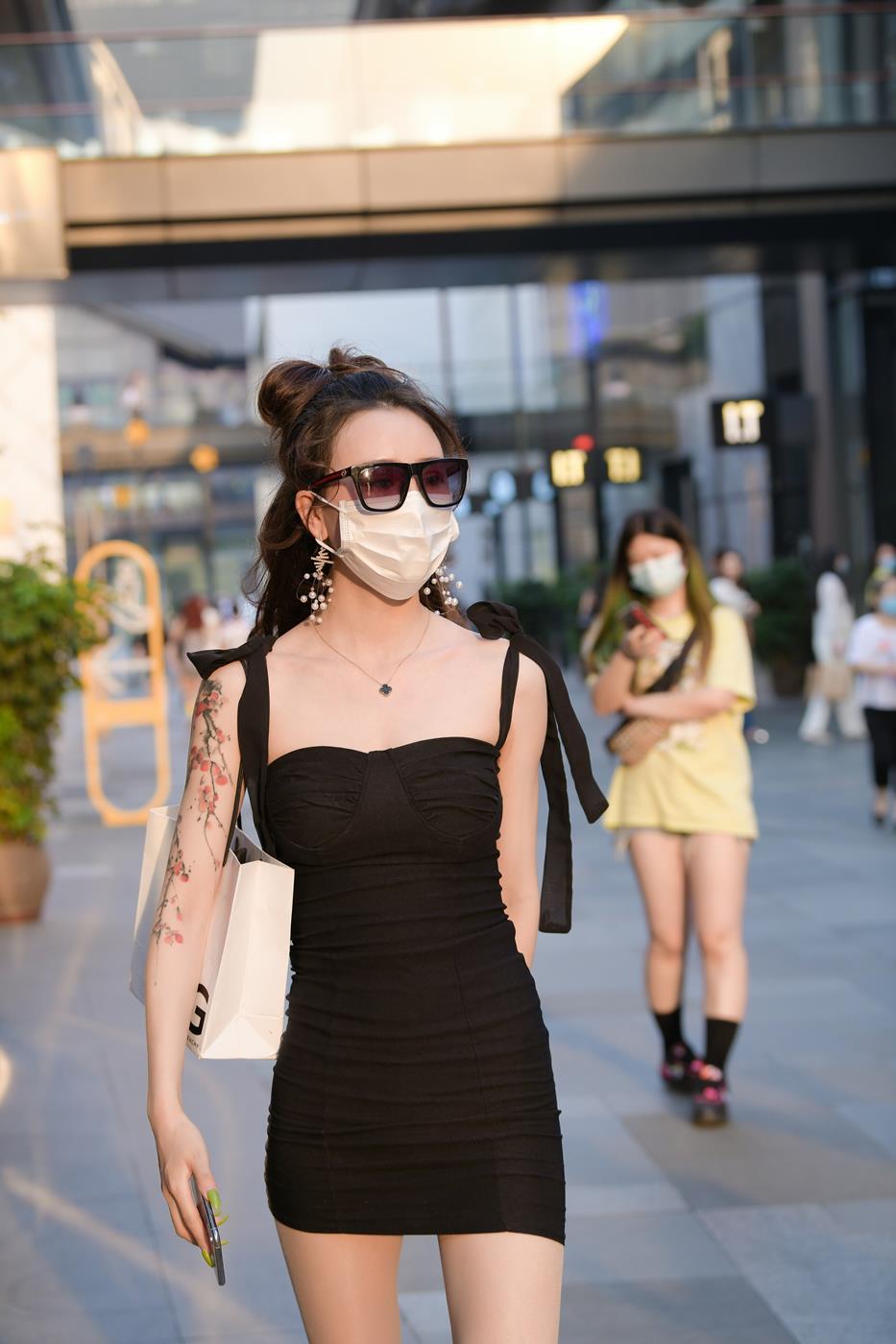 魔镜街拍 NO.153 极品包臀短裙嫩白小姐姐 [201P/253M]插图1