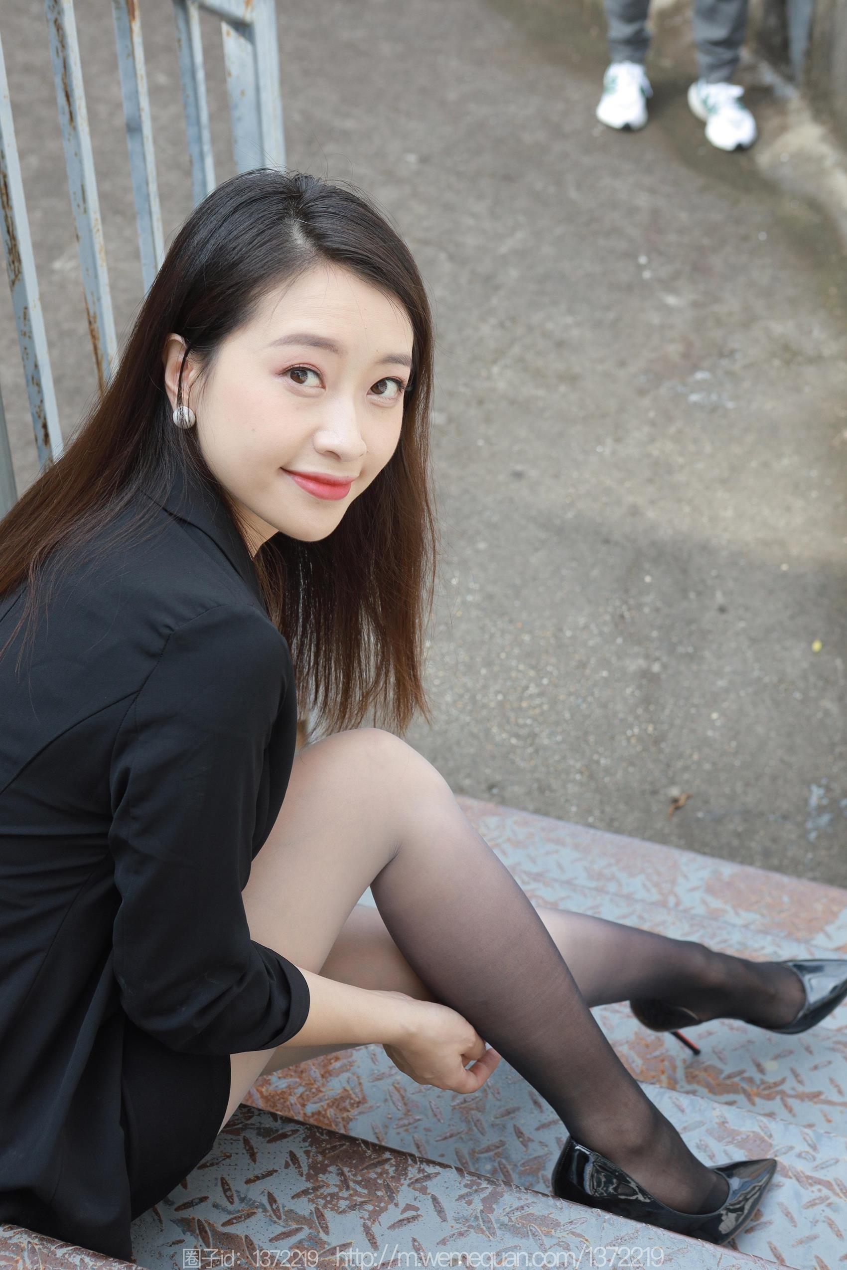 [IESS异思趣向] 2023.09.28 丝享家1545：小婕《黑白灰渐变》[84P/113MB]插图1