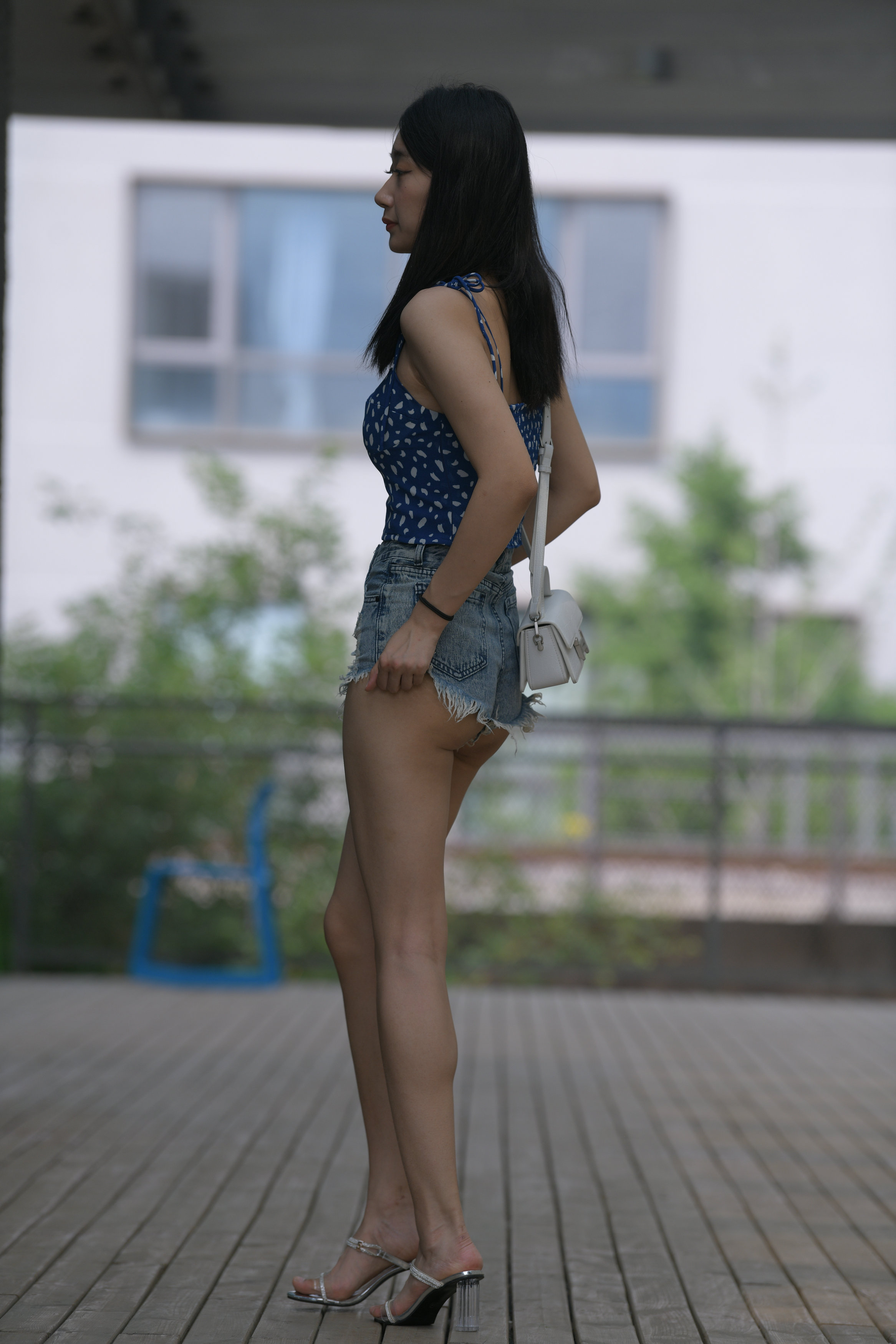 精选街拍作品 NO.2573 红石专区 – 牛仔热裤美女 2 [96P/83M]插图1