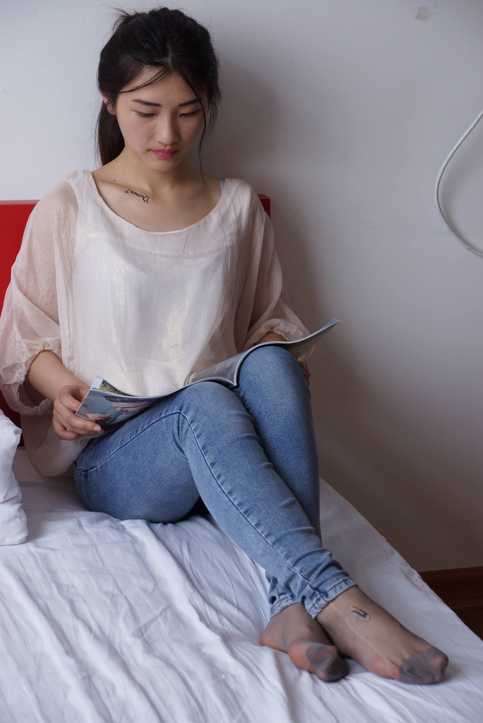 自由摄影 No.005 惬意的周末经典短灰丝陪你看看书 [93P/141MB]插图2