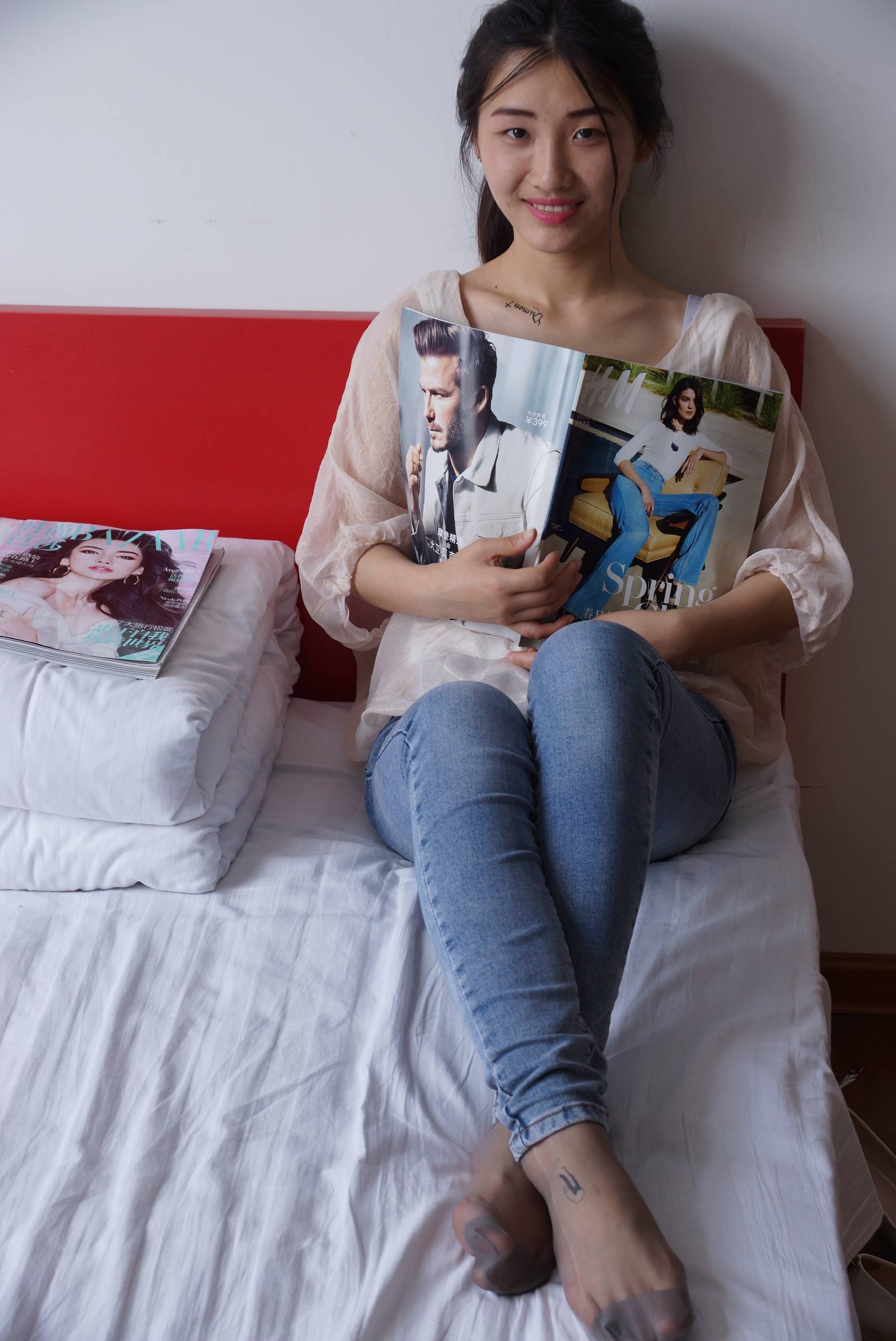 自由摄影 No.005 惬意的周末经典短灰丝陪你看看书 [93P/141MB]插图3