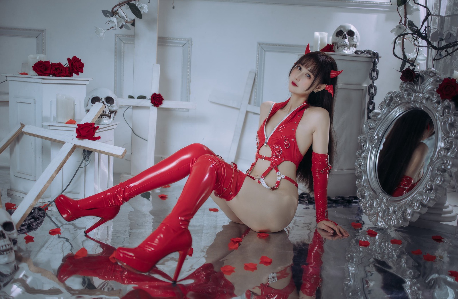 羽生三未图集 - 小恶魔 红色胶衣[65P/3V/1.04GB]