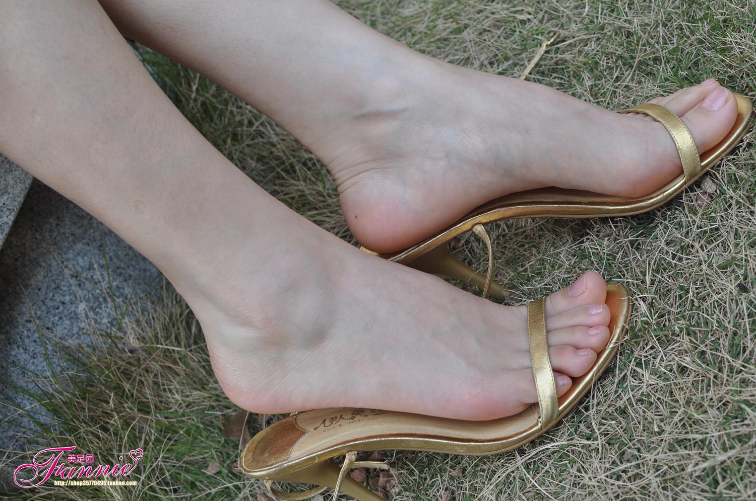 Fannie芬妮每足园 No.599 早春二月 金色高跟[62P/184MB]插图2