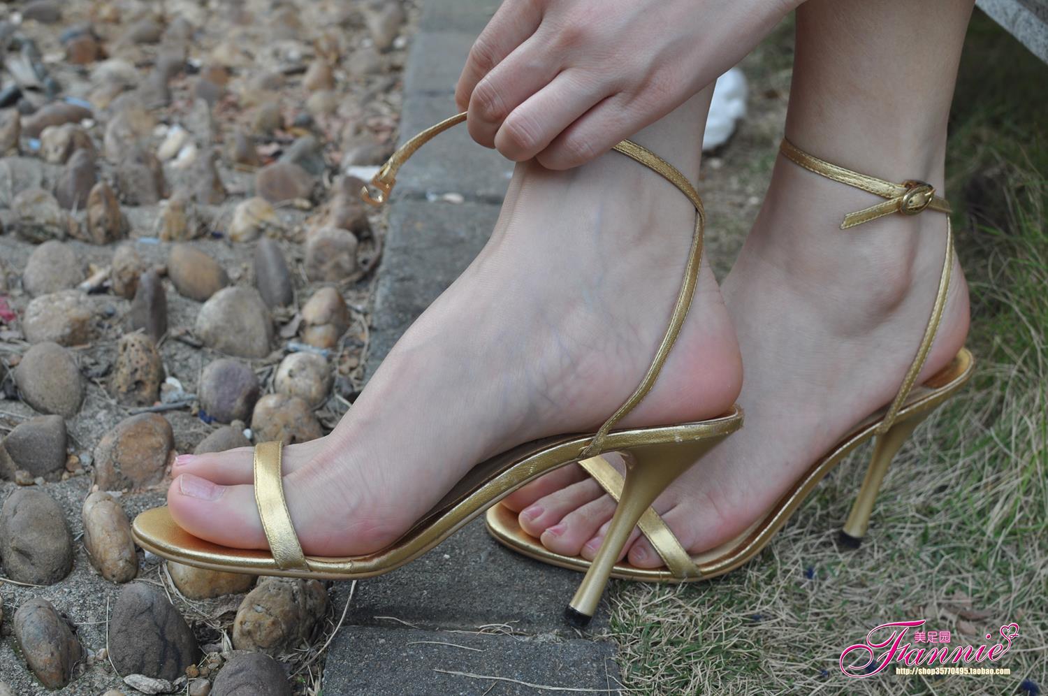 Fannie芬妮每足园 No.599 早春二月 金色高跟[62P/184MB]插图3