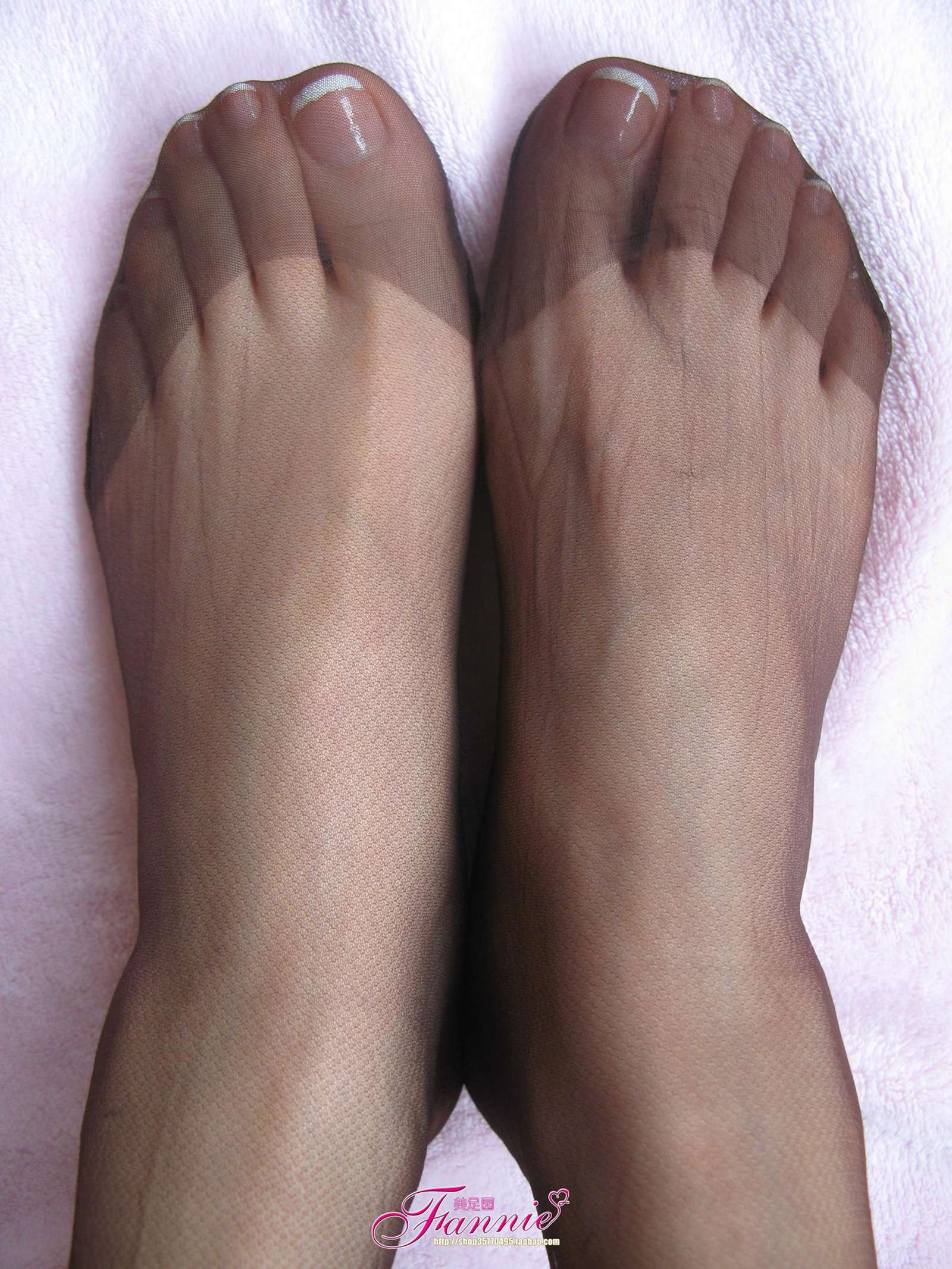 Fannie芬妮每足园 No.568 一缕情丝 绕趾间 长篇咖啡丝[102P/283MB]插图5