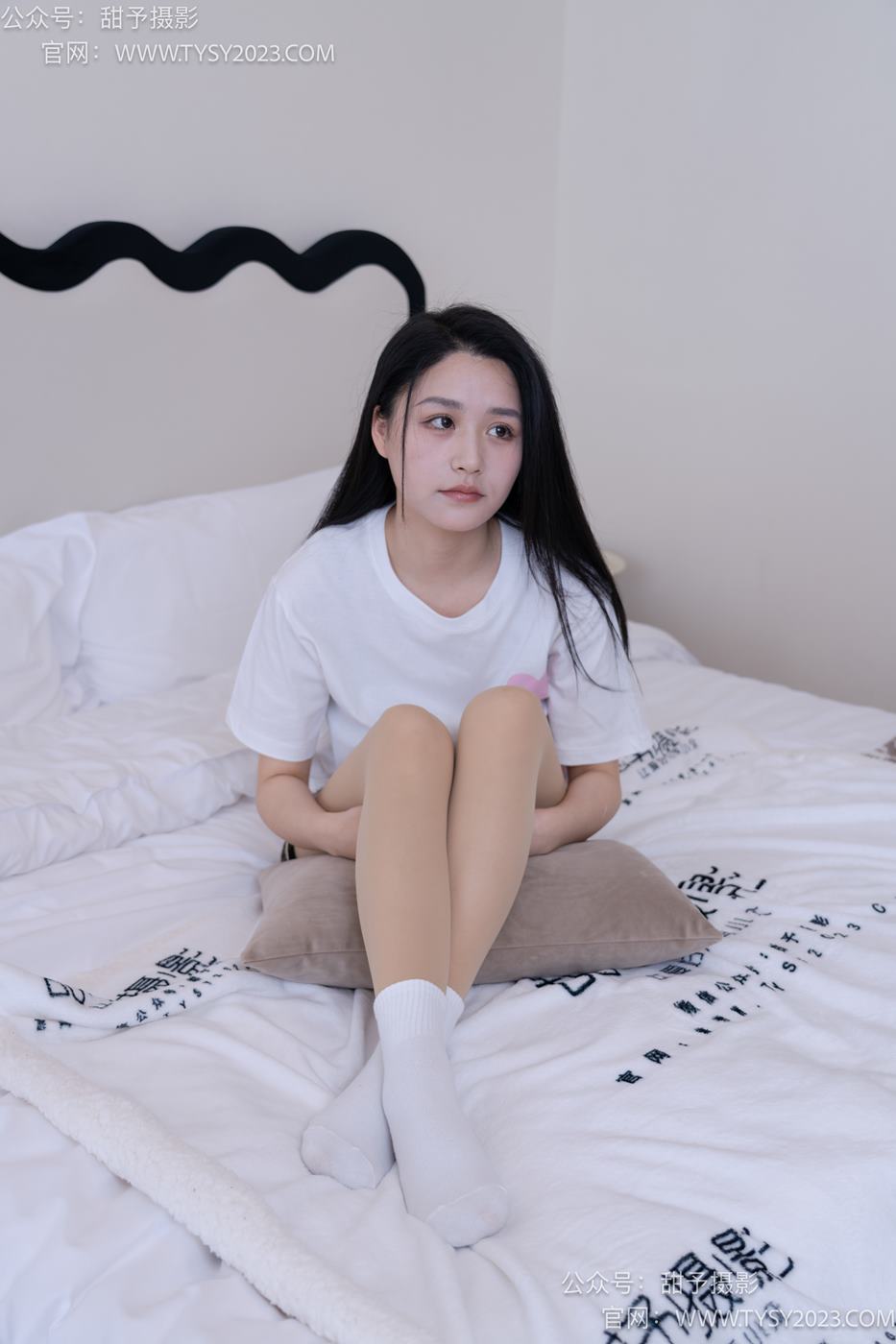 甜予摄影 NO.072 澜澜-帆布鞋、白棉袜、踩蜡笔小新玩偶剧情[125P/2V/10.6GB]插图5