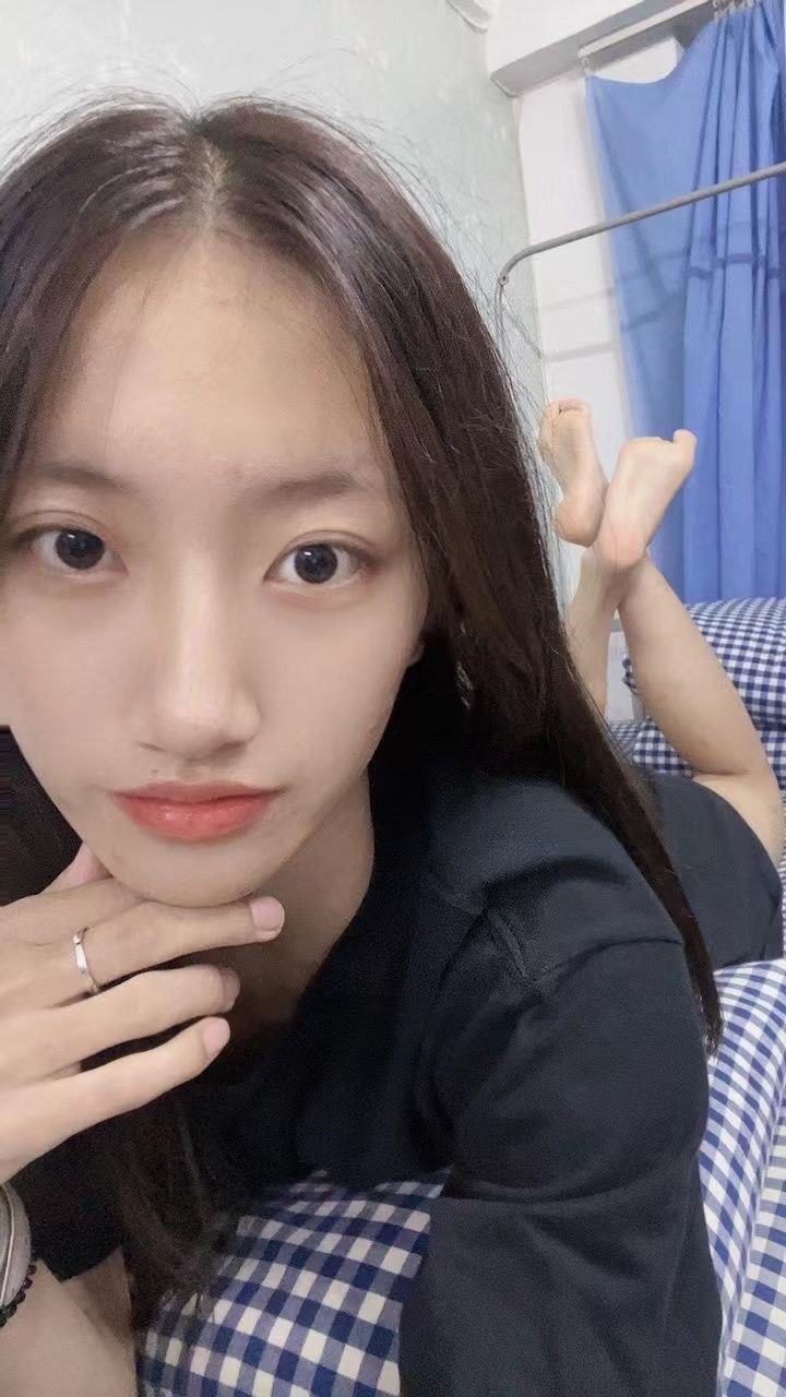 脚模面试脸足同框套路系列-014-16号-168 96 36口腔 舔脚[40P/20V/195MB]插图6