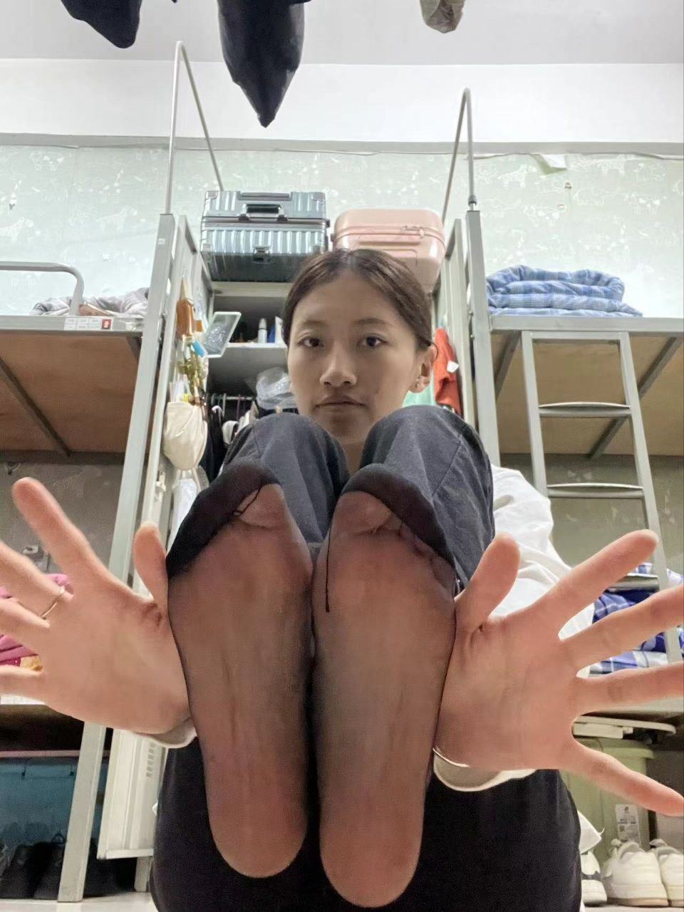 脚模面试脸足同框套路系列-014-16号-168 96 36口腔 舔脚[40P/20V/195MB]插图2