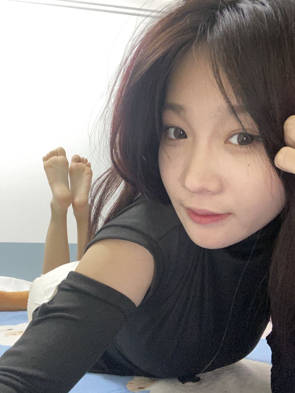 脚模面试脸足同框套路系列-019-21号-直播中被骂破防[16P/9V/201MB]插图2