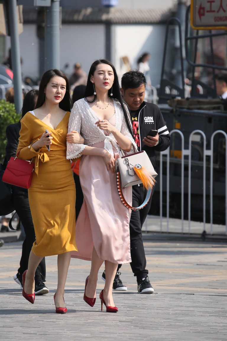 精选街拍作品 NO.4209 高级气质丝质裙[106P/142MB]插图2