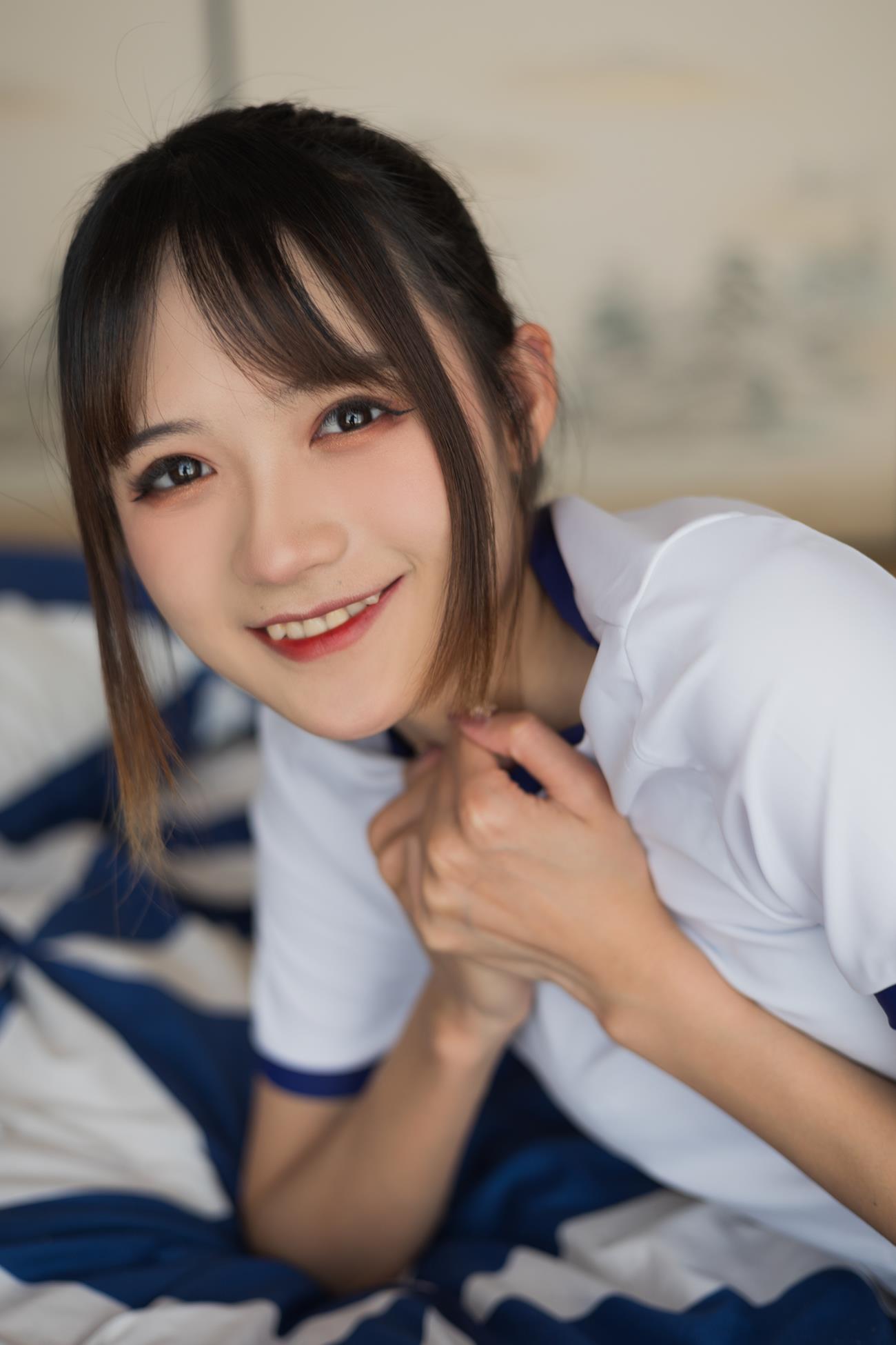 人气Coser@兔子Zzz不吃胡萝卜 体操服少女[36P/309MB]