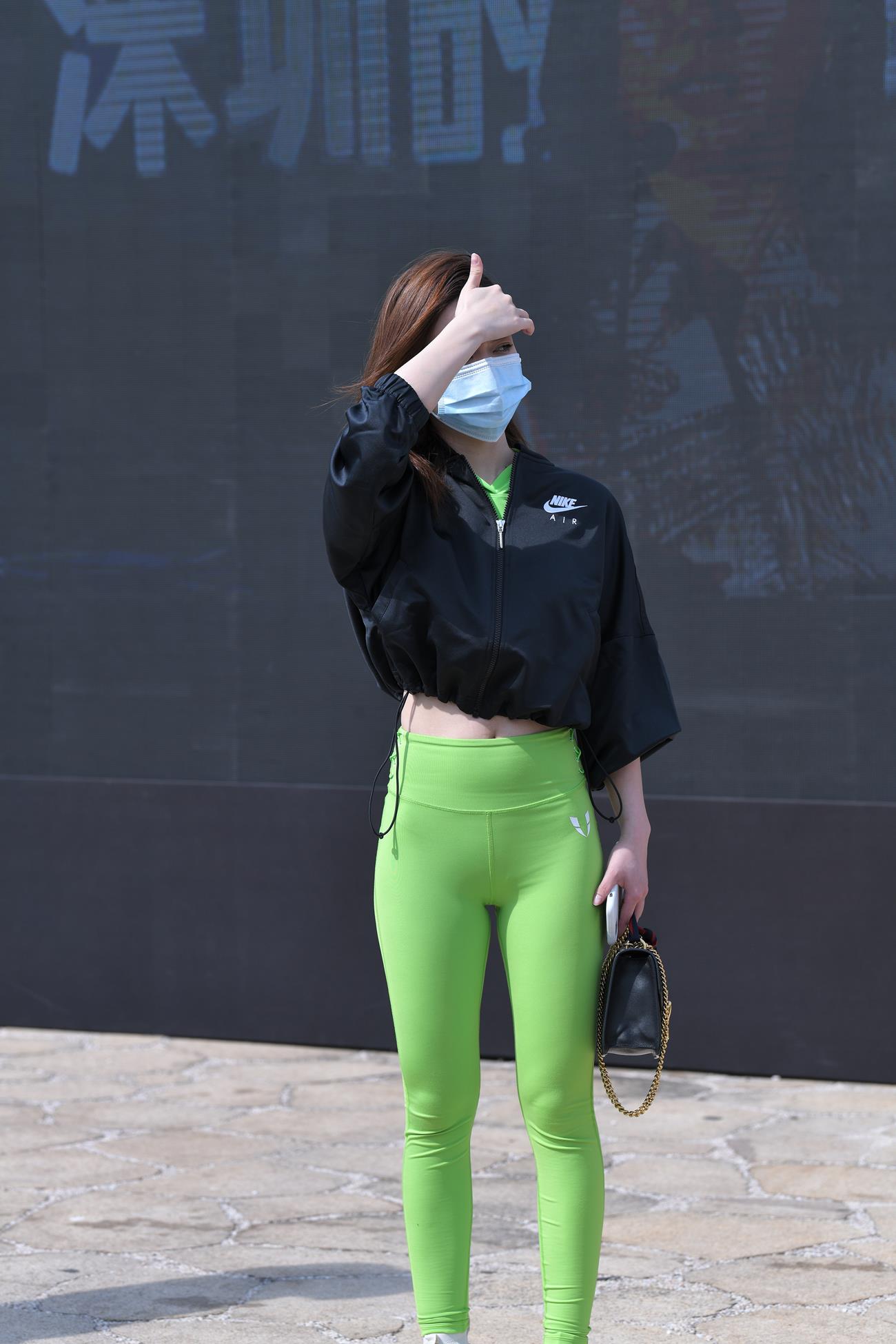 精选街拍作品 NO.4303 荧光绿轻松减龄[92P/224MB]插图3