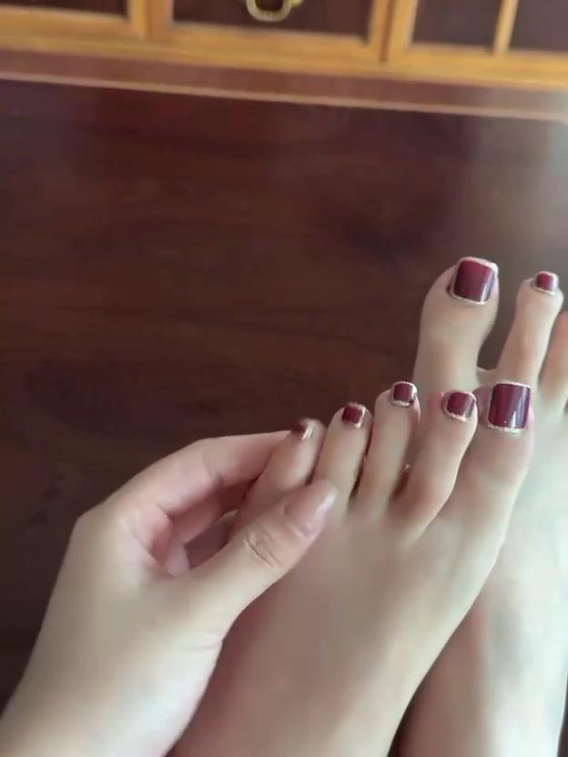 脚模面试脸足同框套路系列-085-红指甲[4P/18V/132MB]插图1