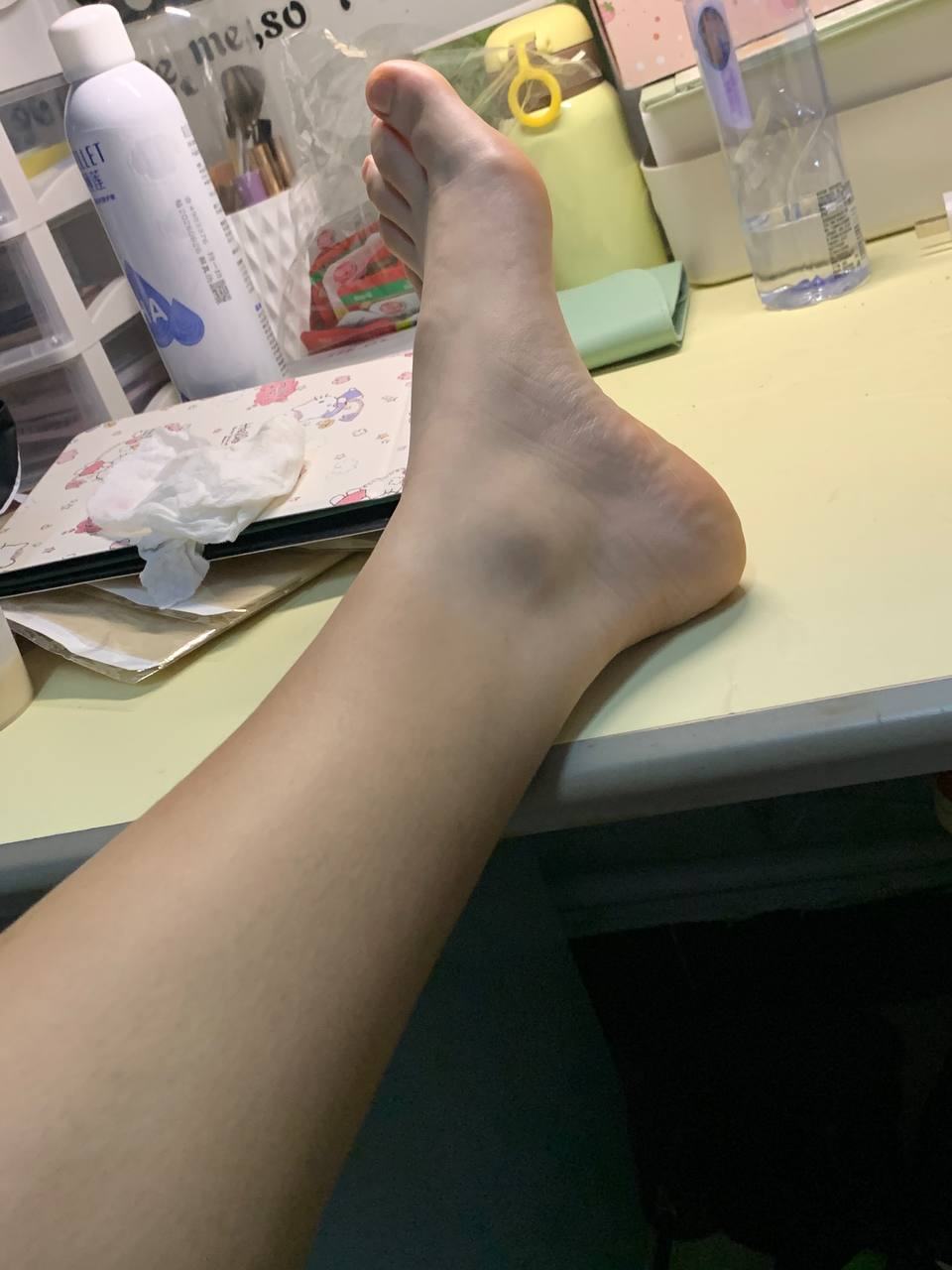 脚模面试脸足同框套路系列-072-大一新生被人看脚觉的光荣[3P/13V/508MB]插图1