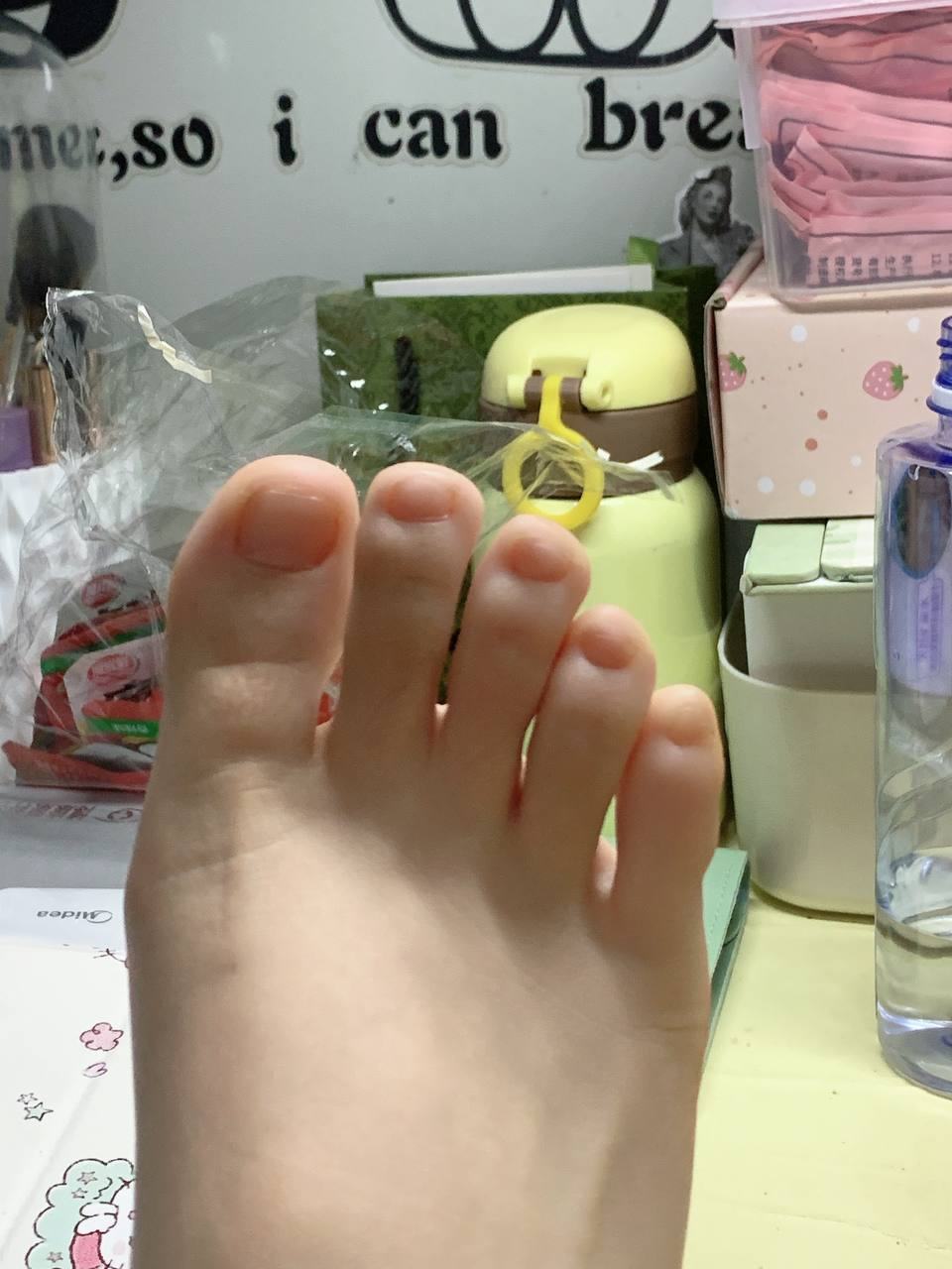 脚模面试脸足同框套路系列-072-大一新生被人看脚觉的光荣[3P/13V/508MB]插图3