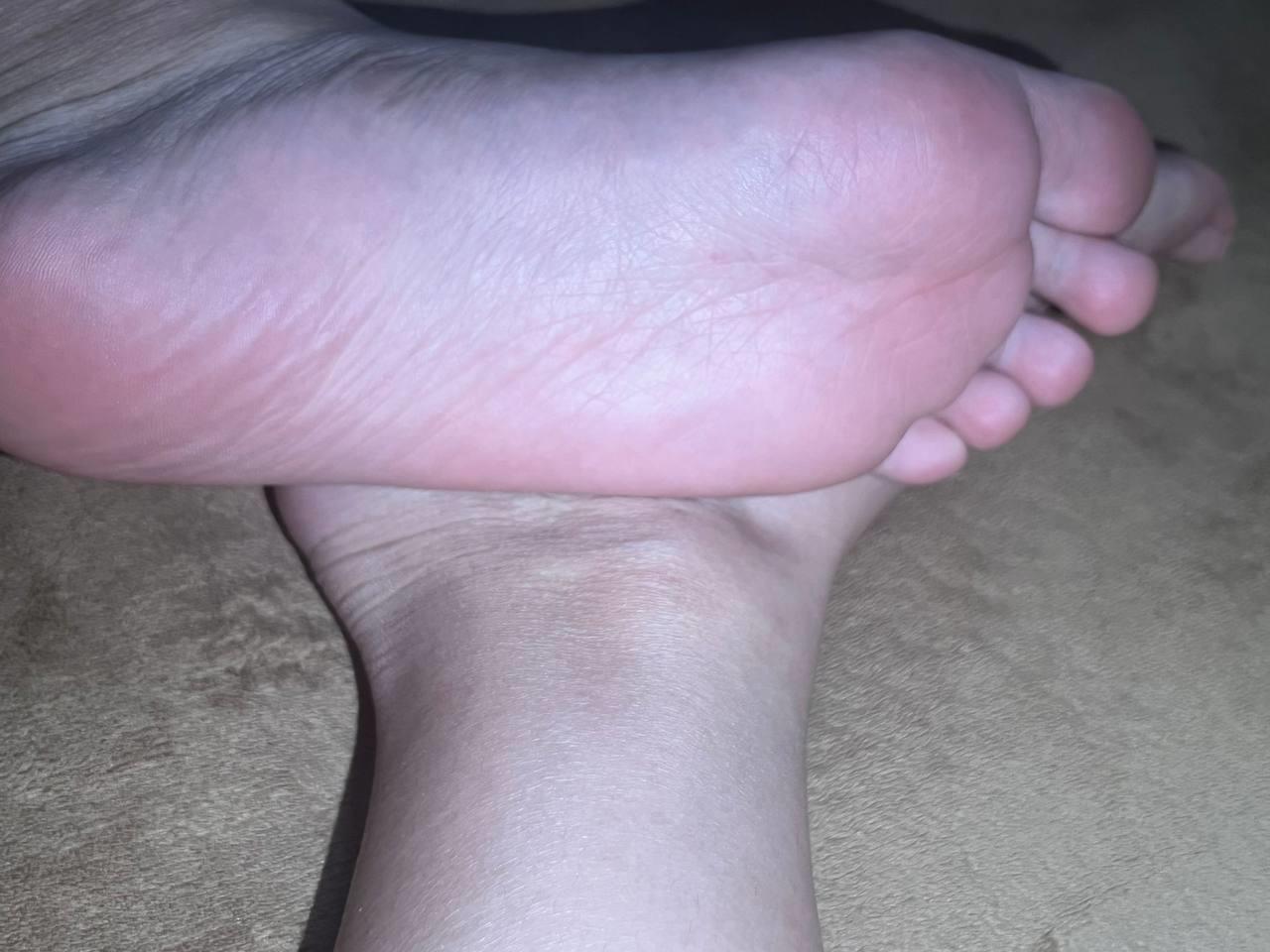 脚模面试脸足同框套路系列-078-高颜值红白脚[4P/5V/71MB]插图1