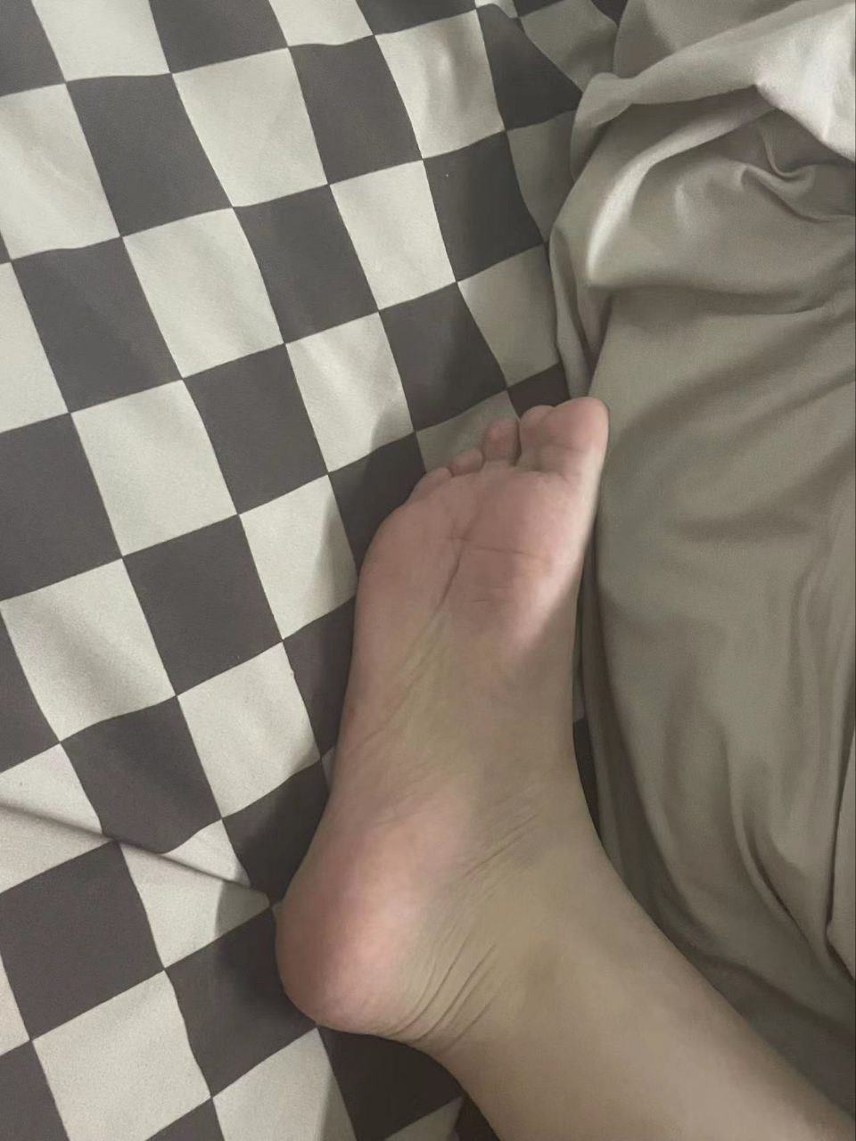 脚模面试脸足同框套路系列-077-非长期 金发妹[5P/2V/28MB]插图5