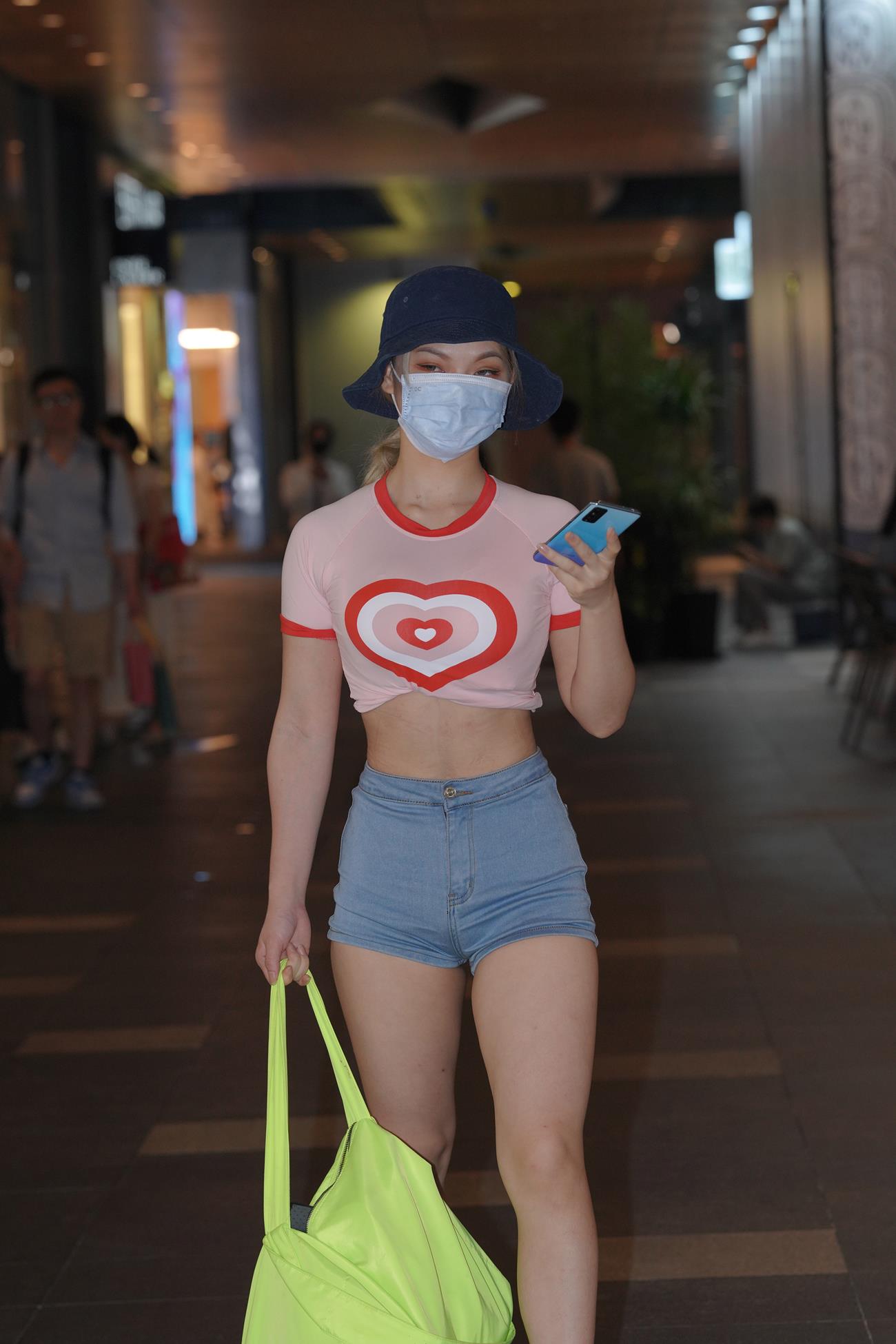 精选街拍作品 NO.4456 蓝色热裤翘臀美胸小蛮腰[52P/161MB]插图4