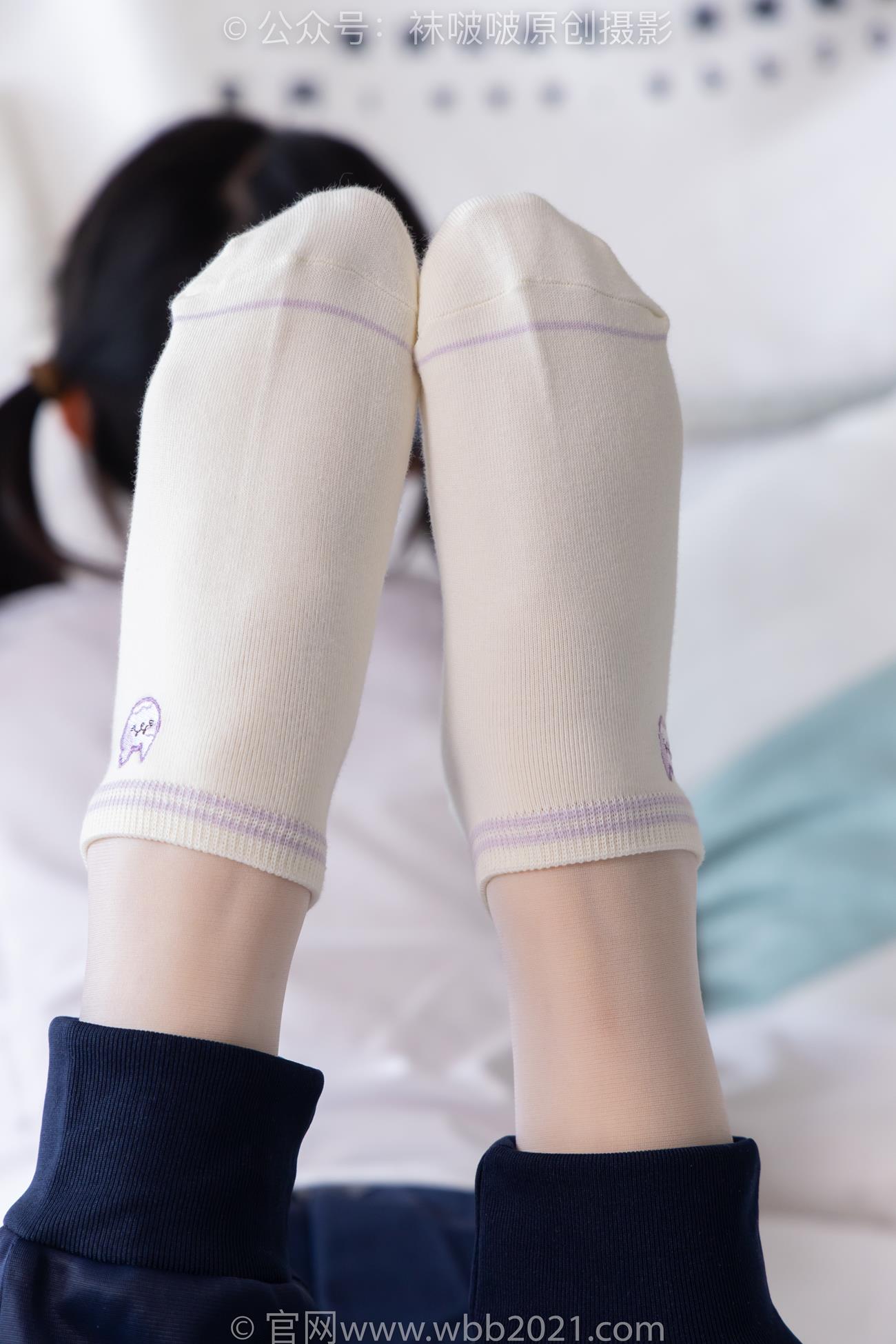[BoBoSocks袜啵啵]NO.446 甜甜圈 板鞋、白棉袜、白丝、校服裤里丝[150P/1V/6.08GB]插图1