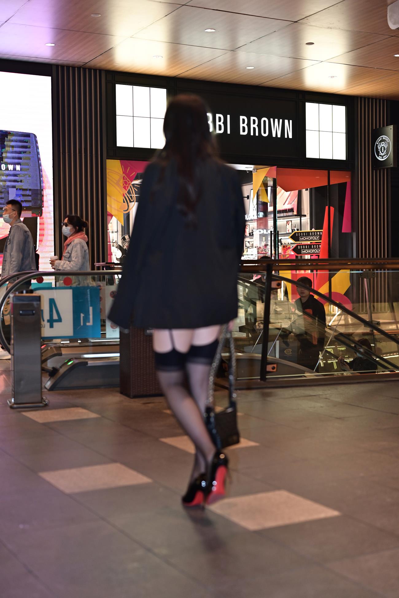 精选街拍作品 NO.4470 黑色紧身包臀裙黑丝御姐[398P/941MB]插图5