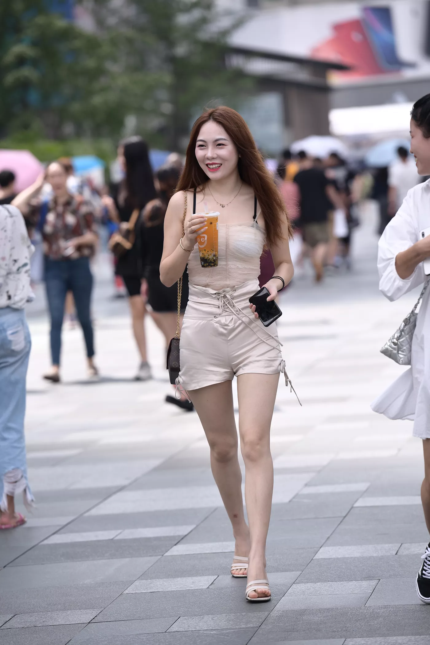 精选街拍作品 NO.4559 灰色短裤凉高香肩[86P/152MB]插图3