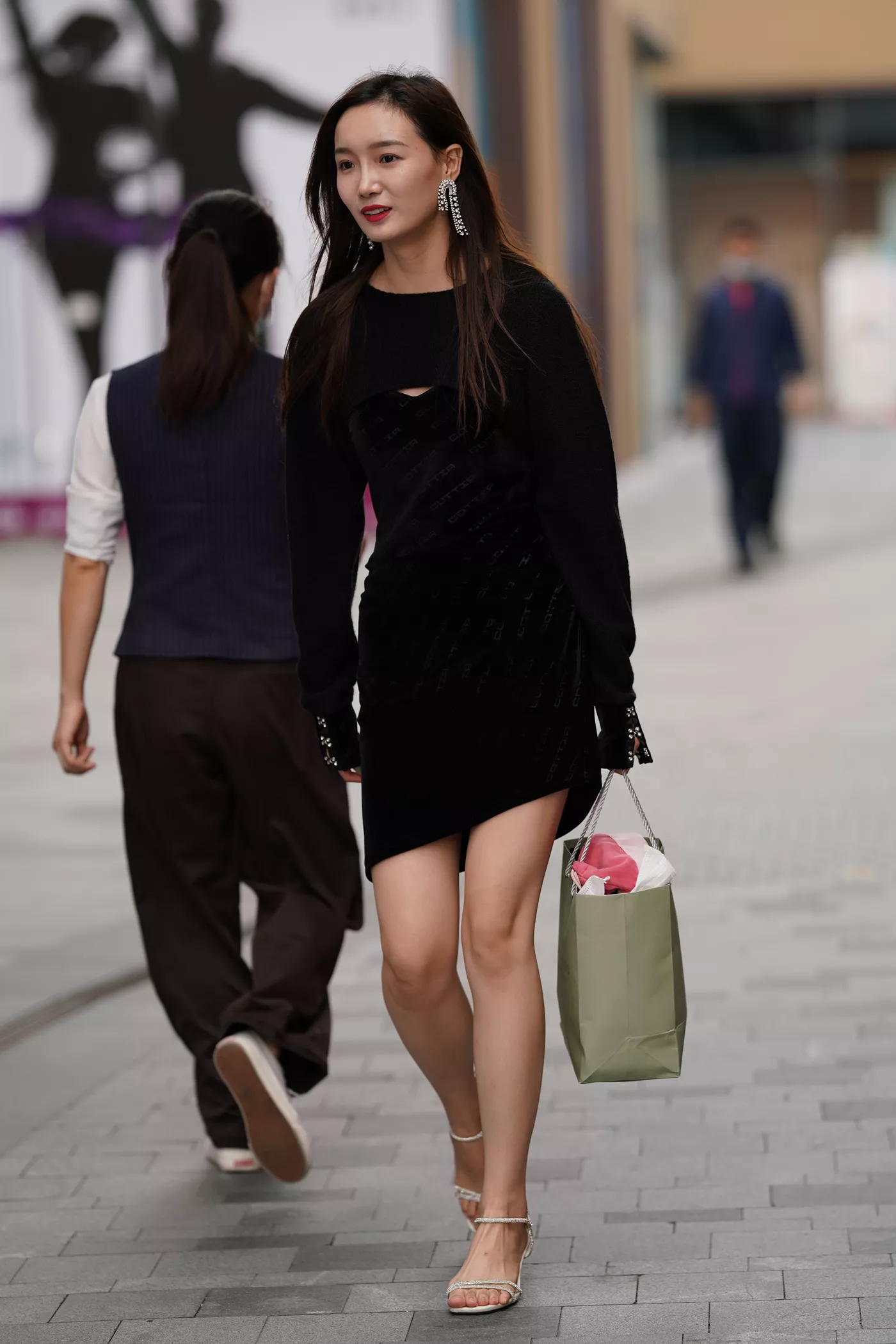 精选街拍作品 NO.4556 黑色紧身包臀裙御姐[96P/160MB]插图3