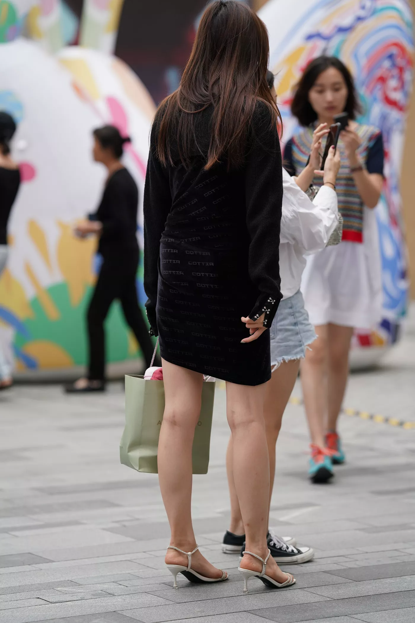 精选街拍作品 NO.4556 黑色紧身包臀裙御姐[96P/160MB]-萌图网