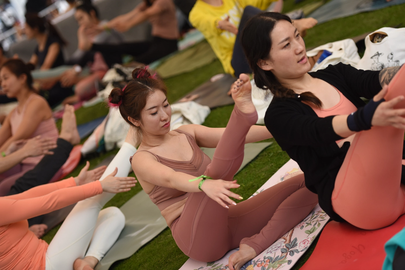 精选街拍作品 NO.4545 活力瑜伽畅想户外[90P/134MB]-萌图网