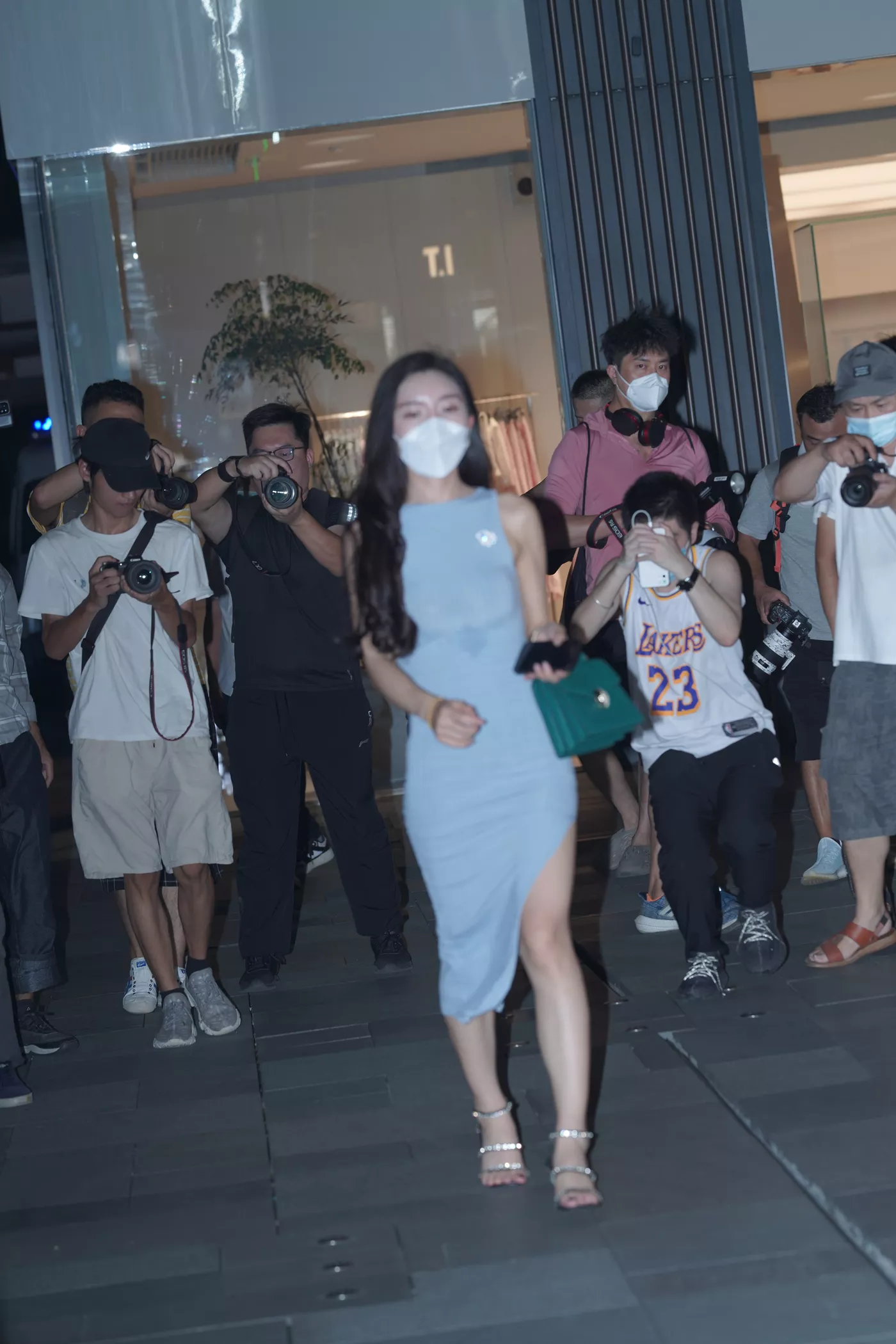 精选街拍作品 NO.4629 温柔如水蓝色修身裙[172P/424MB]-萌图网