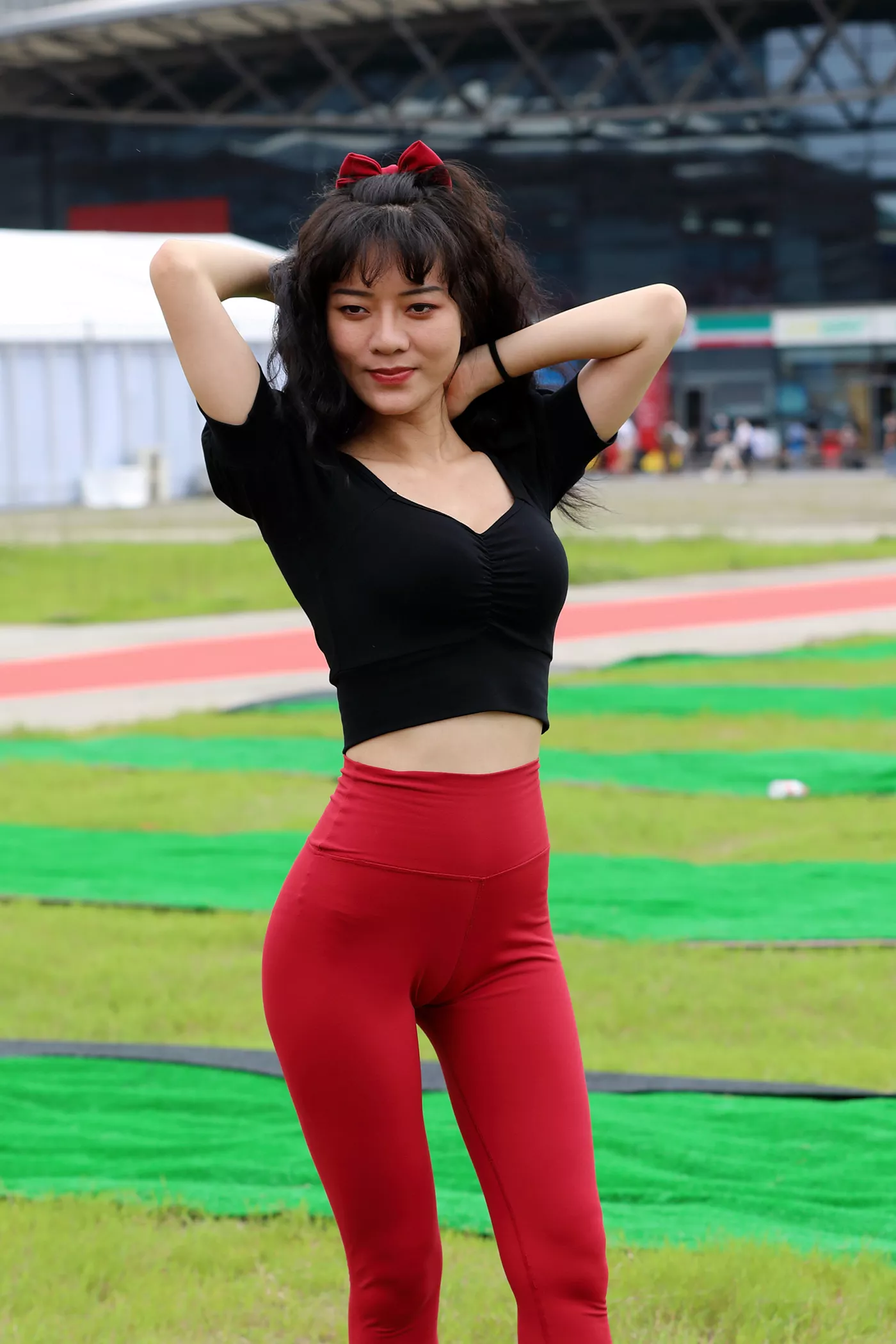 精选街拍作品 NO.4718 红色瑜伽裤[20P/20MB]插图1