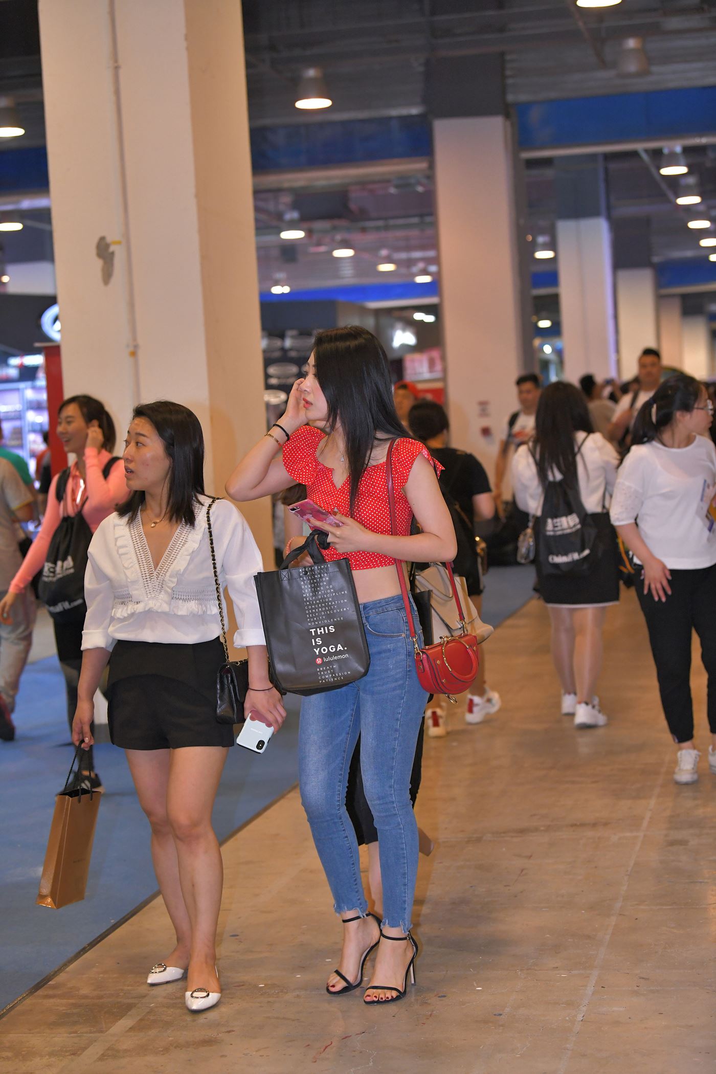 精选街拍作品 NO.4812 甜美气质牛仔裤美女[29P/46MB]插图4