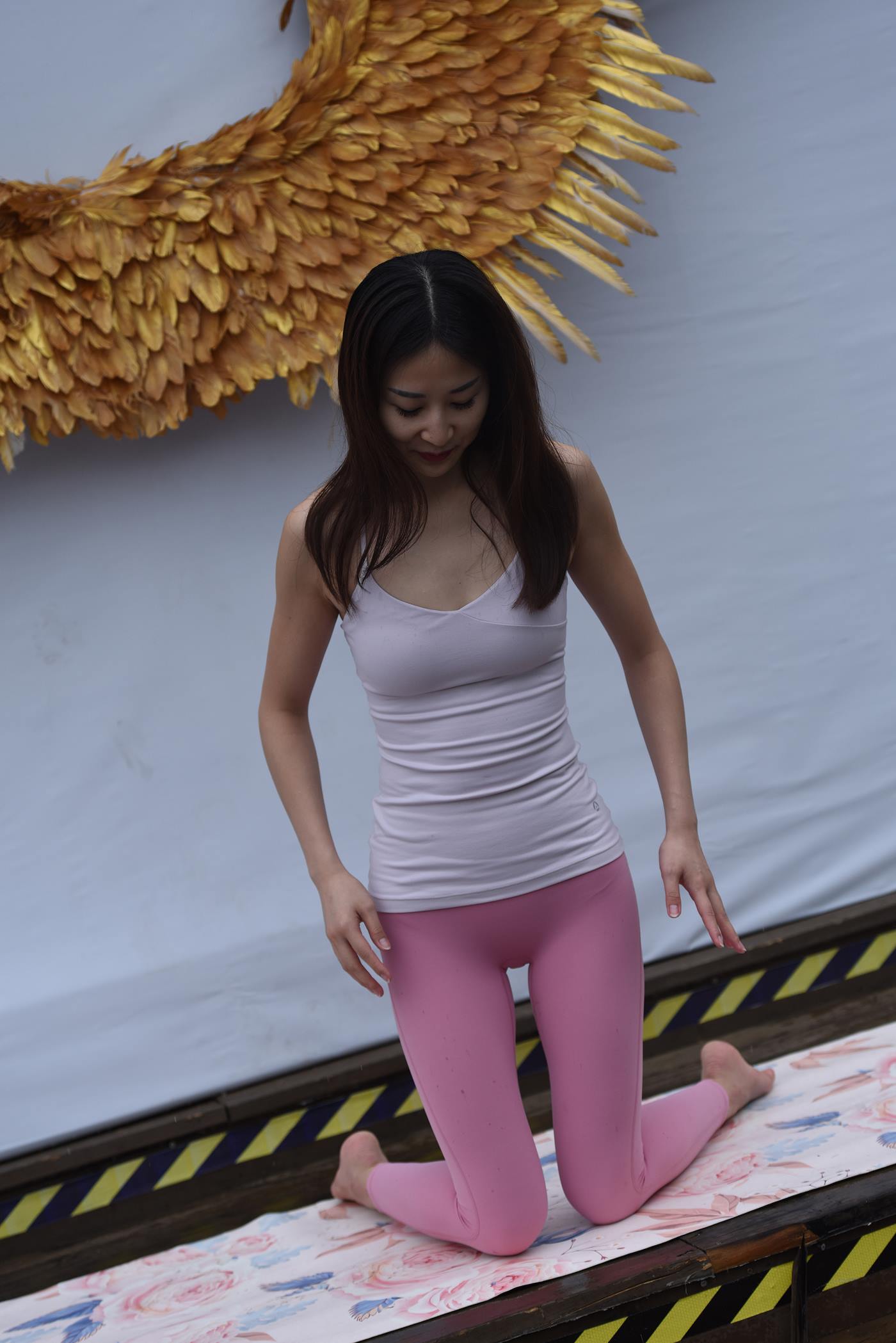 精选街拍作品 NO.5094 紫色瑜伽裤[49P/73MB]插图2