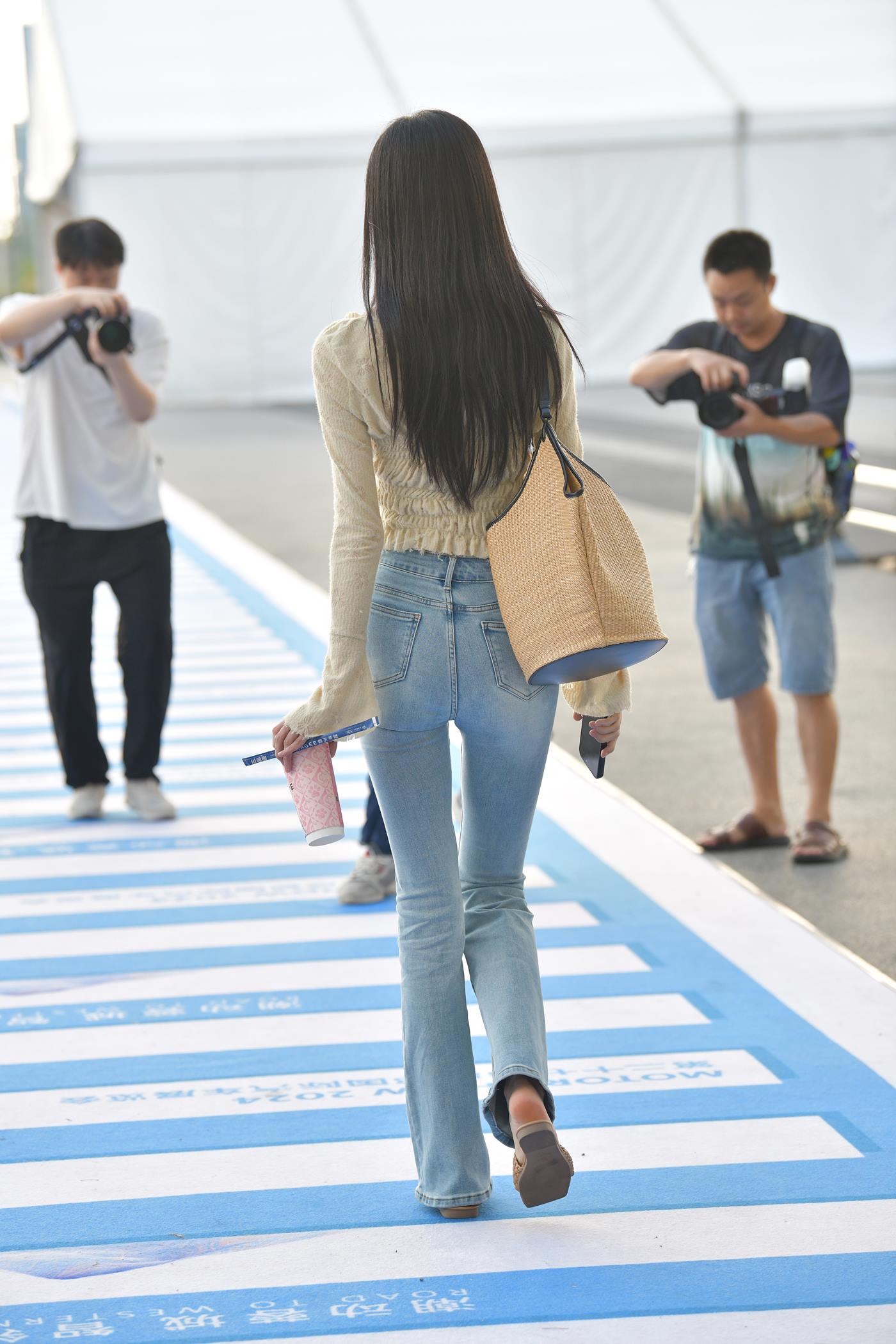 精选街拍作品 NO.5102 高挑靓丽牛仔裤[85P/219MB]插图3