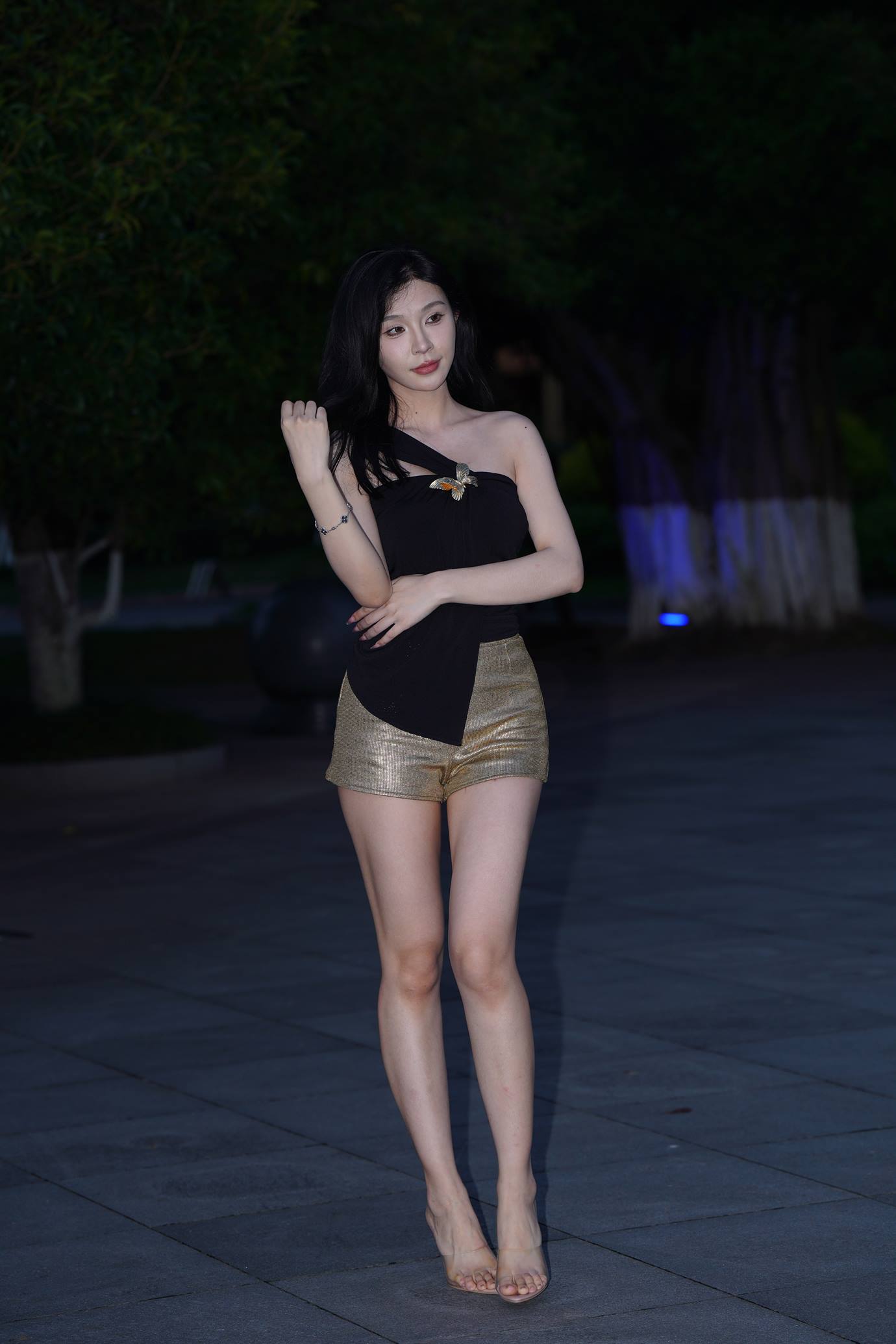 精选街拍作品 NO.5273 金色短裤美腿[79P/274MB]插图4