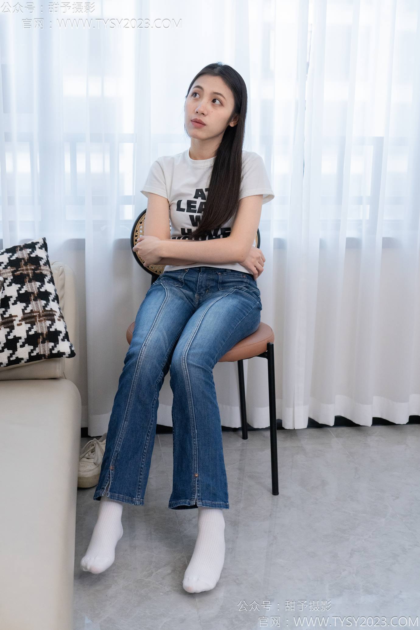 甜予摄影 NO.132 诺诺-板鞋、白棉袜、裸足[129P/2V/9.98GB]插图2