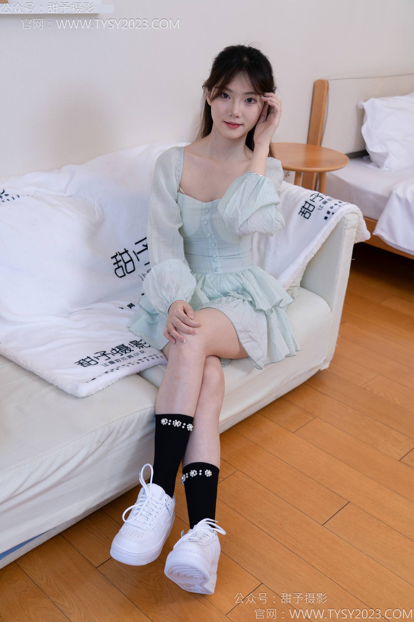甜予摄影 NO.136 璇璇-板鞋、黑棉袜[203P/1V/12.6GB]插图2
