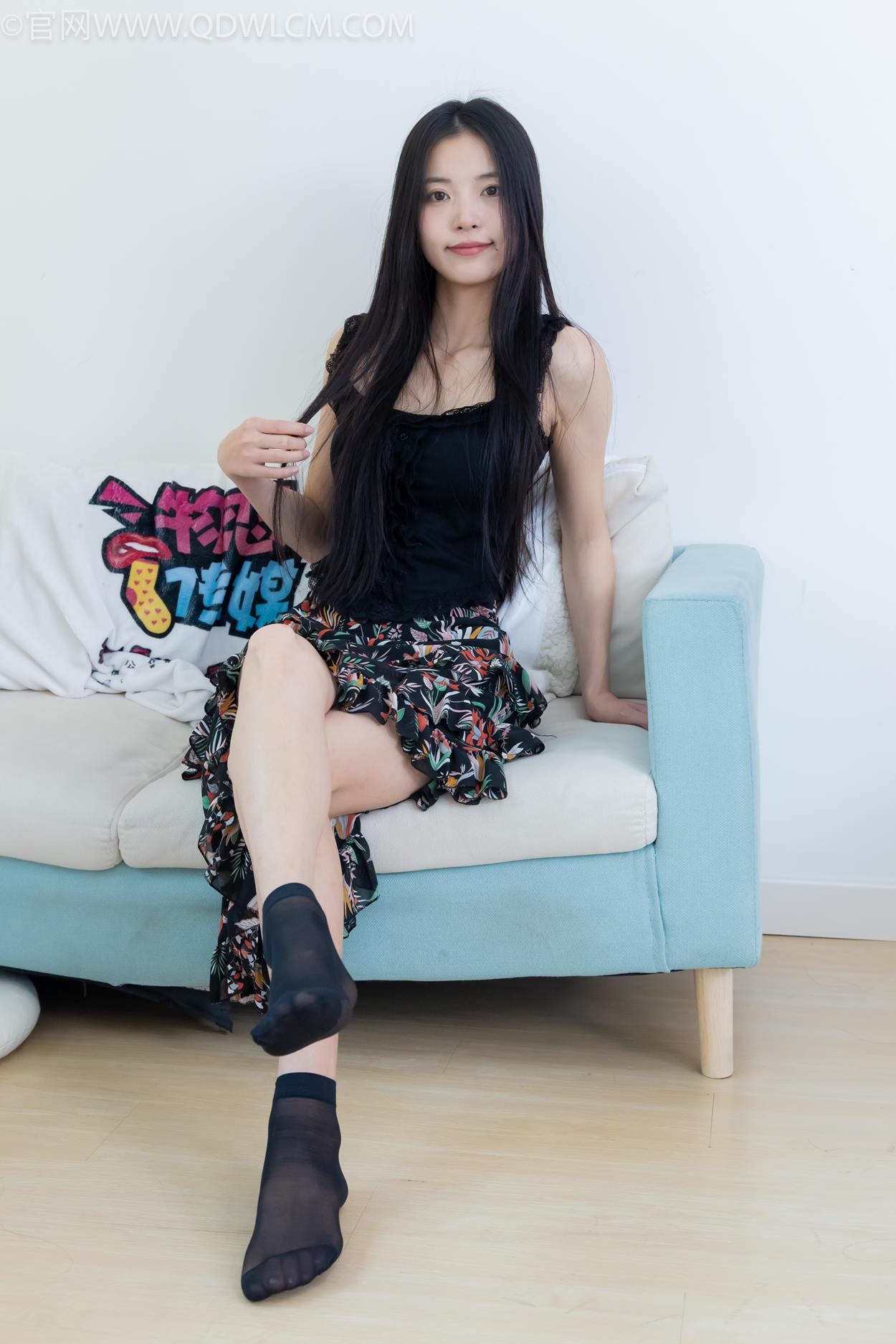 物恋传媒 NO.2332 茯苓-短靴、短黑丝、裸足[184P/1V/5.06GB]插图2