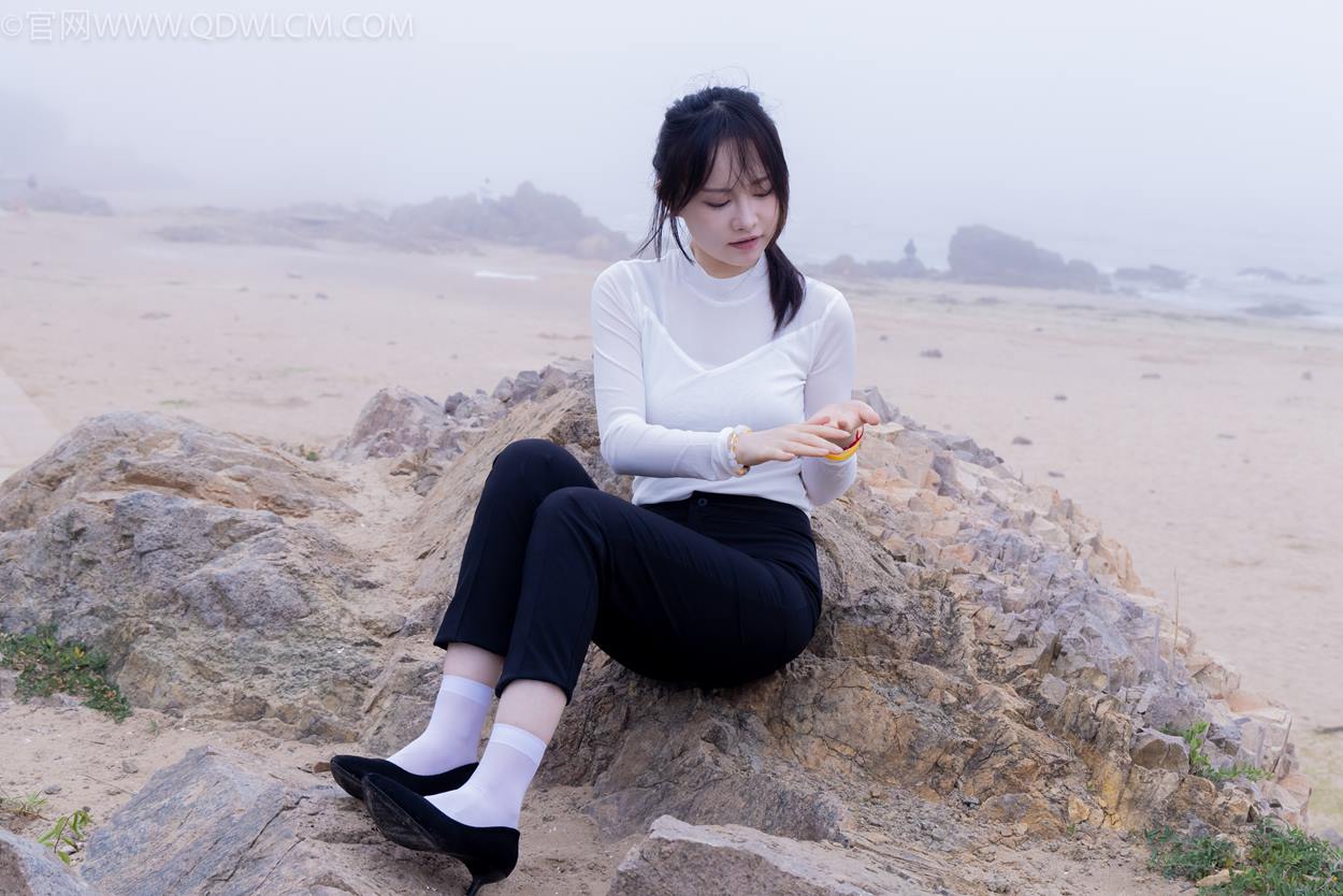 物恋传媒 NO.2337 小酒-高跟鞋、短黑丝、短白丝[315P/1V/11.3GB]插图4