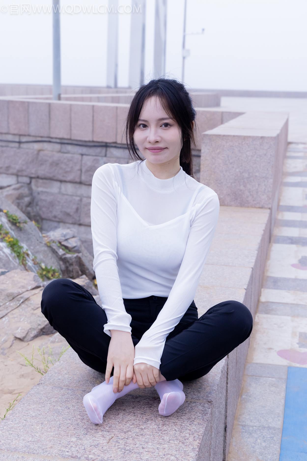 物恋传媒 NO.2337 小酒-高跟鞋、短黑丝、短白丝[315P/1V/11.3GB]插图2