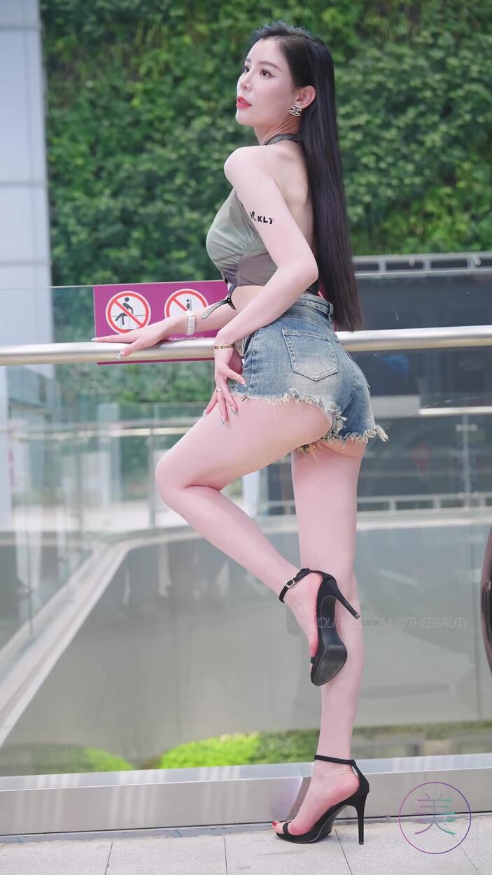 NO.1050 2024 深圳改装车展 Auto Salon 车模抖音网红随拍 62[1V/311MB]插图2