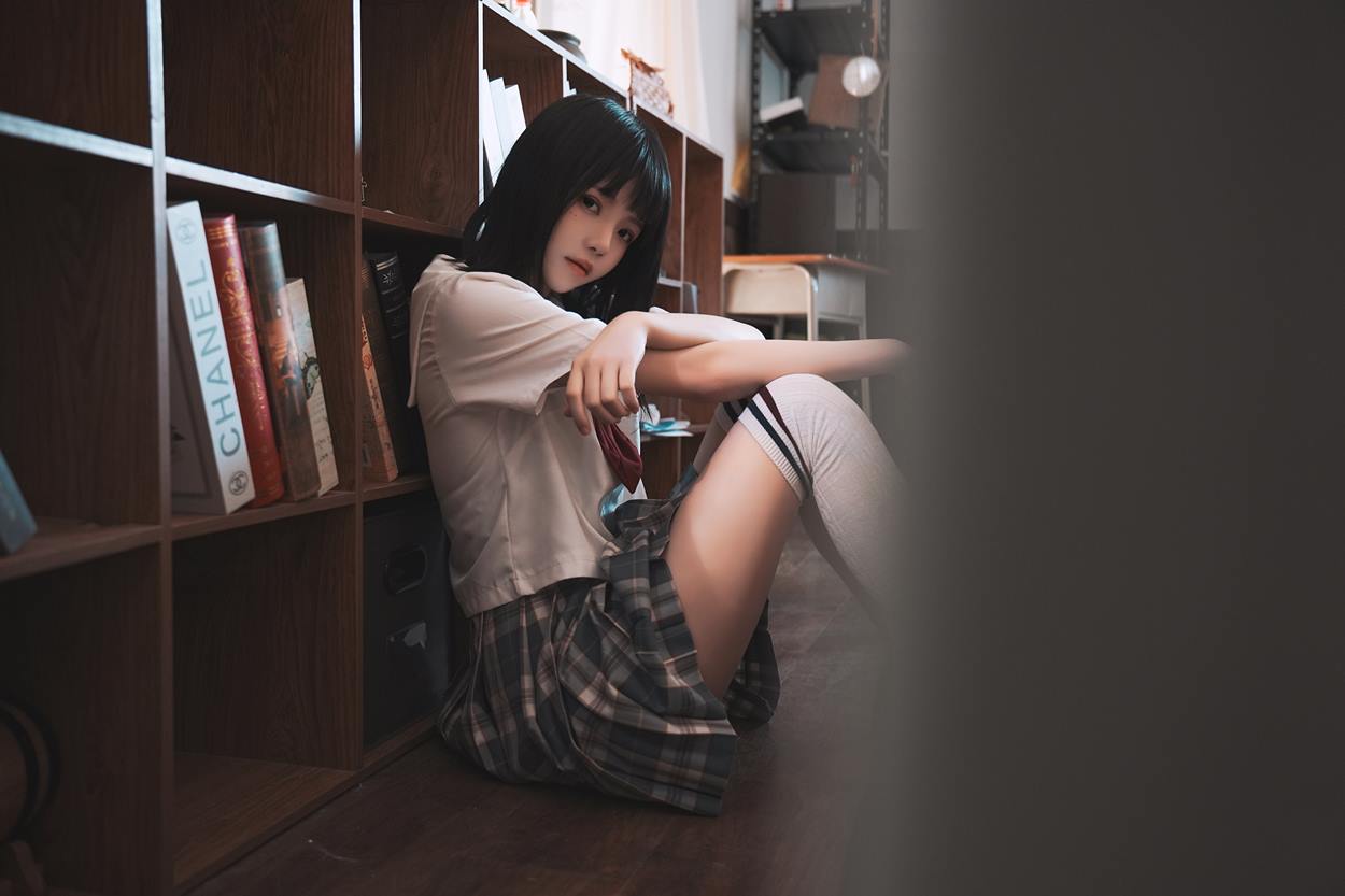 桜桃喵 – 教室死库水[48P/433MB]插图2