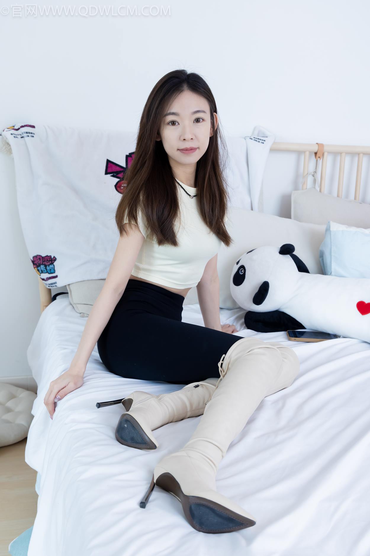 物恋传媒 NO.2339 婷婷-长靴、白棉袜、裸足[175P/1V/4.28GB]插图3
