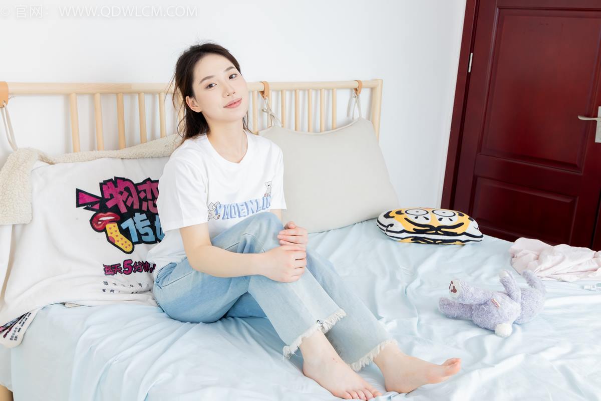 物恋传媒 NO.2390 荔枝-帆布鞋、短白棉袜、裸足[150P/1V/3.66GB]