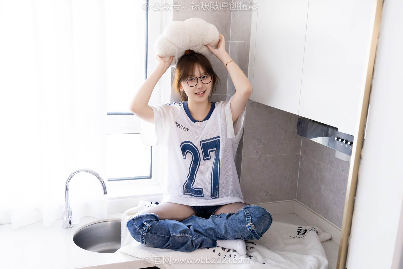 [BoBoSocks袜啵啵]NO.590 香菜-板鞋、短白棉袜、油亮薄黑丝、分体牛仔裤[148P/1V/6.04GB]