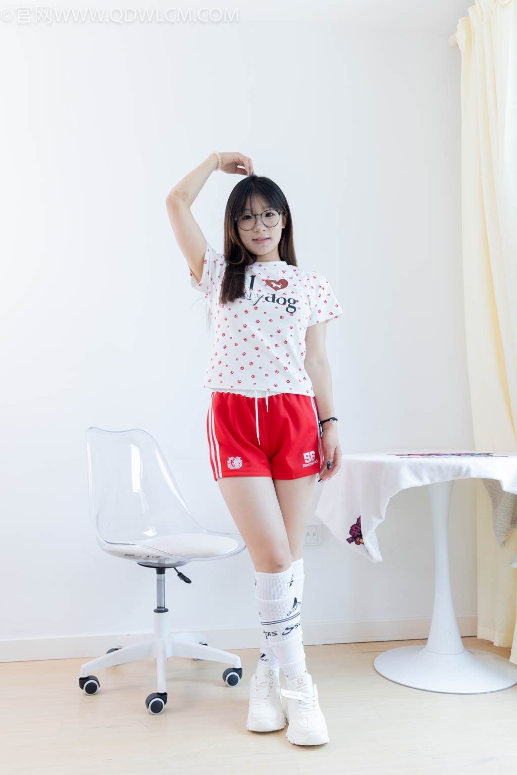 物恋传媒 NO.2482 小可-运动鞋、白棉袜、裸足[165P/1V/3.61GB]