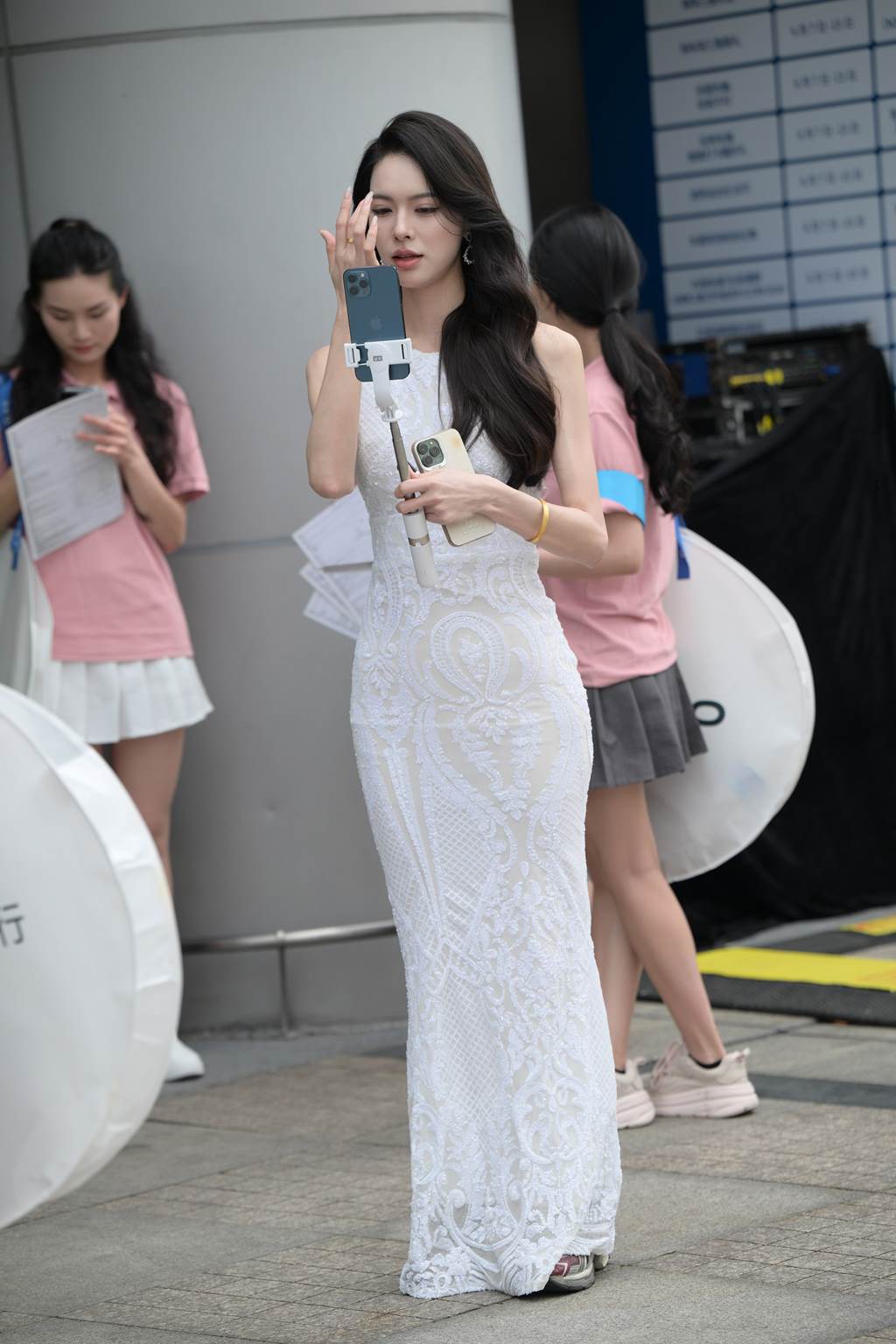 精选街拍作品 NO.6053 白裙女主持[107P/258MB]