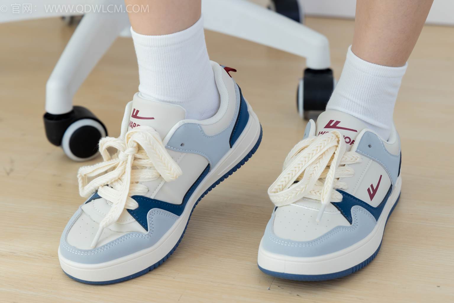 物恋传媒 NO.2461 珠珠-板鞋、白棉袜、裸足[150P/1V/2.93GB]