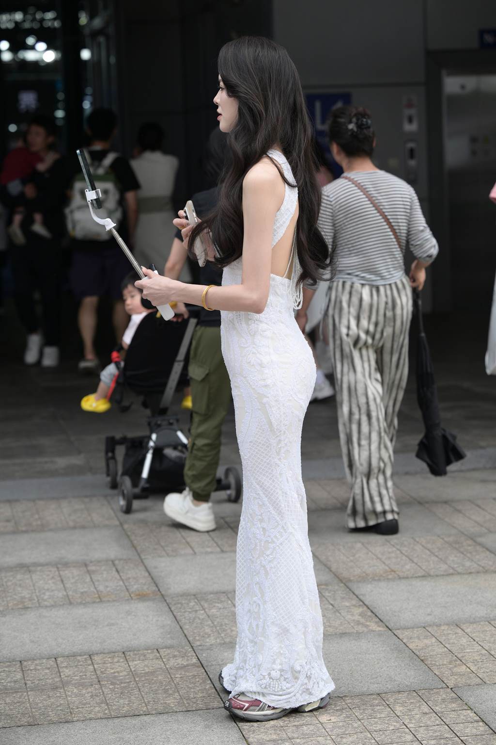 精选街拍作品 NO.6053 白裙女主持[107P/258MB]