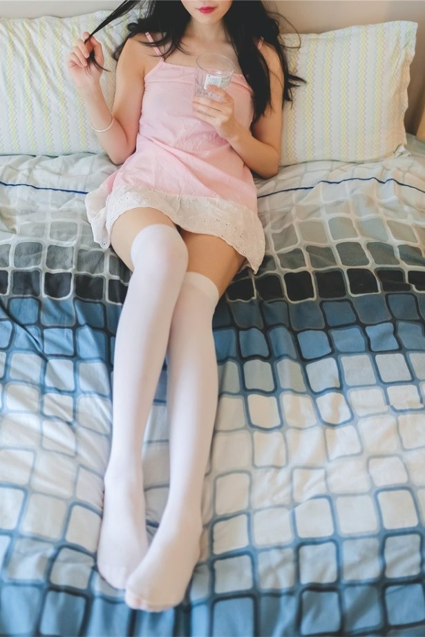 风之领域写真 No.116 粉色回忆 女神的白丝长腿 [35P/127MB]-萌图网